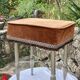 Charmant tabouret en velours marron et métal chromé