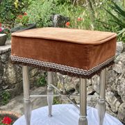 Charming stool in brown velvet and chrome metal