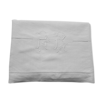 Sheet in linen embroidered on wide thread