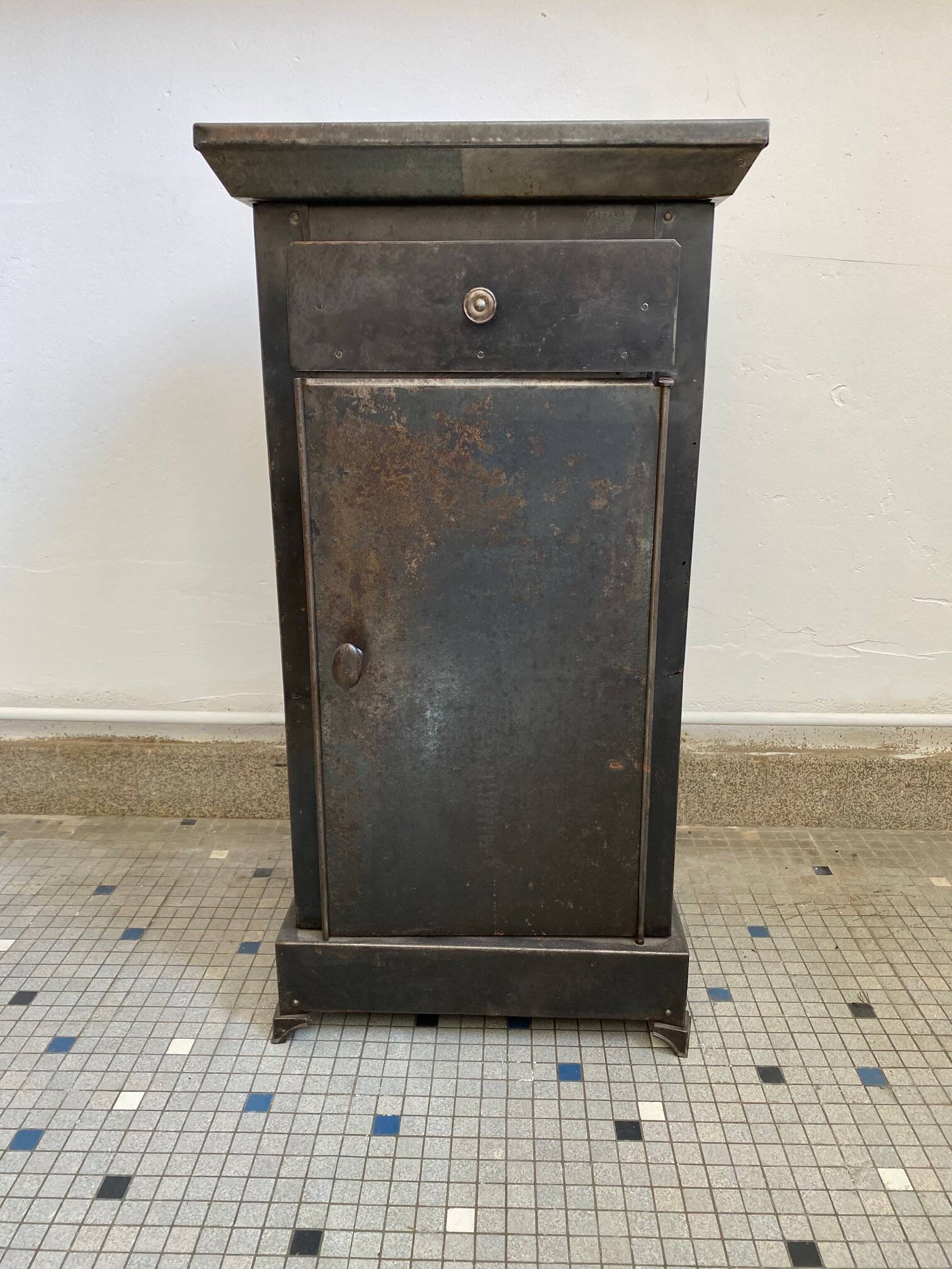 Metal bedside table from the 20s and 30s
