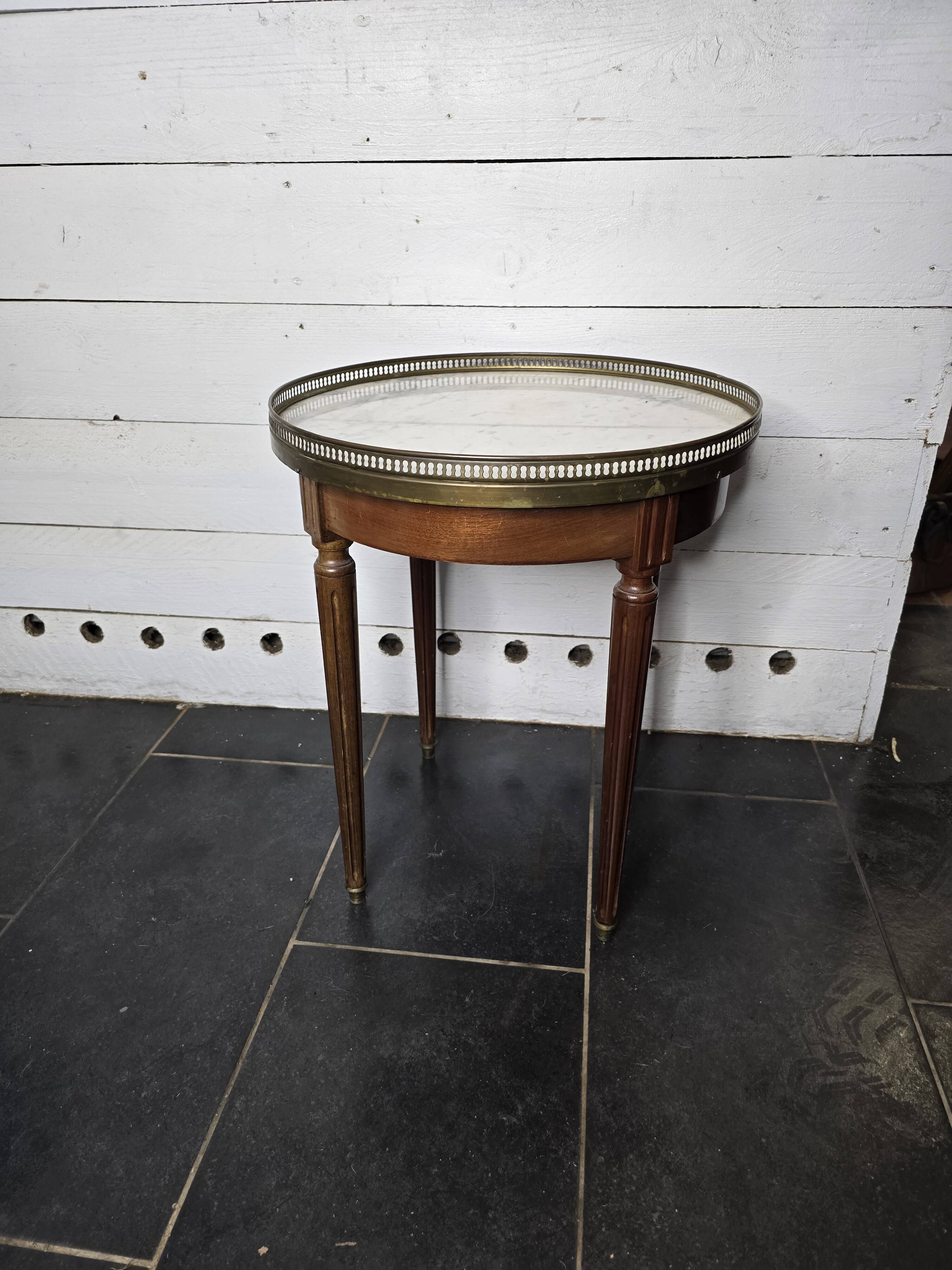 Table bouillotte style Louis XVI en acajou
