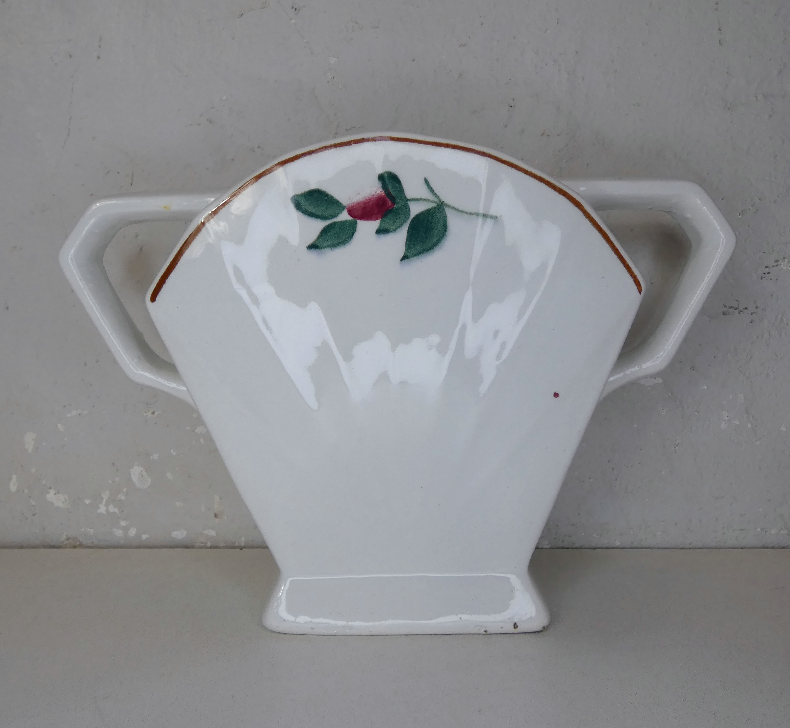 Ancien pot en faience de Saint Amand