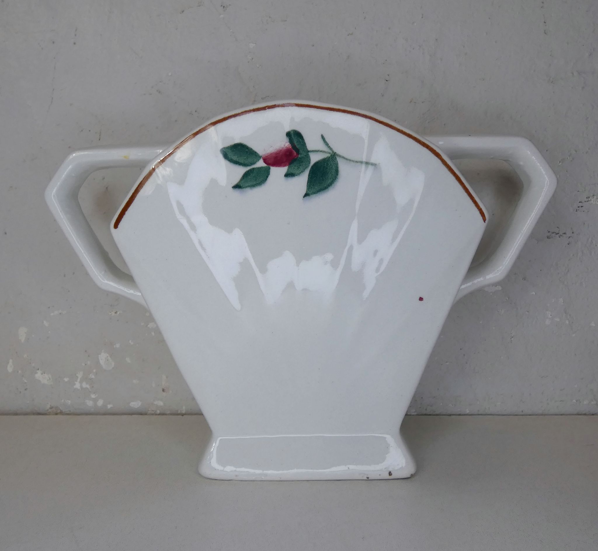 Ancien pot en faience de Saint Amand