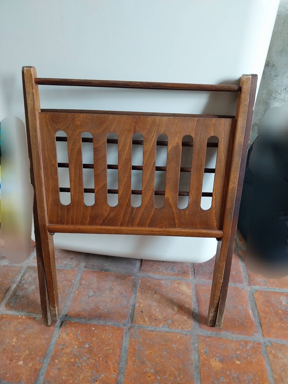 Folding magazine rack by Cees Braackman