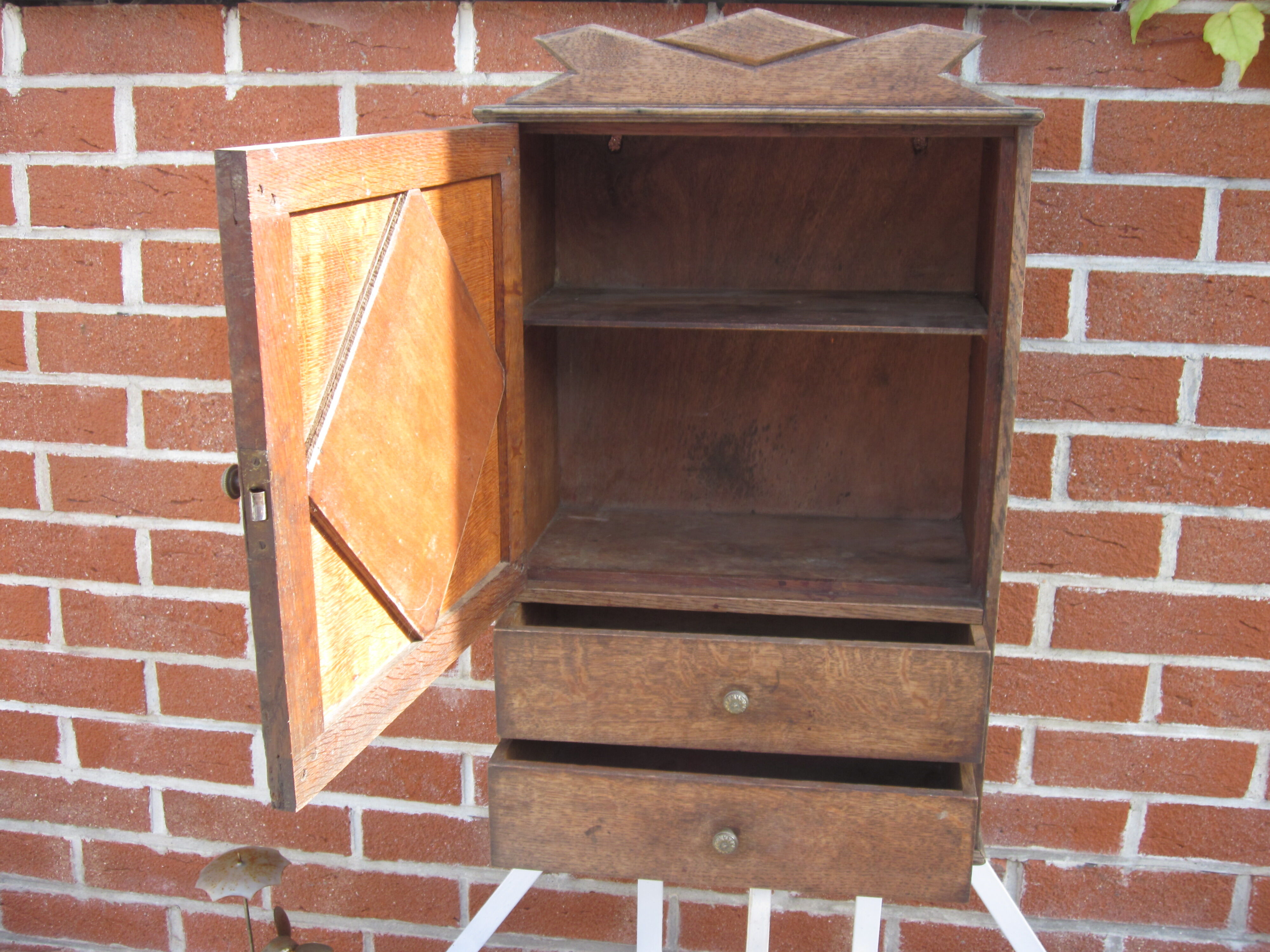 Armoire de toilette ou pharmacie