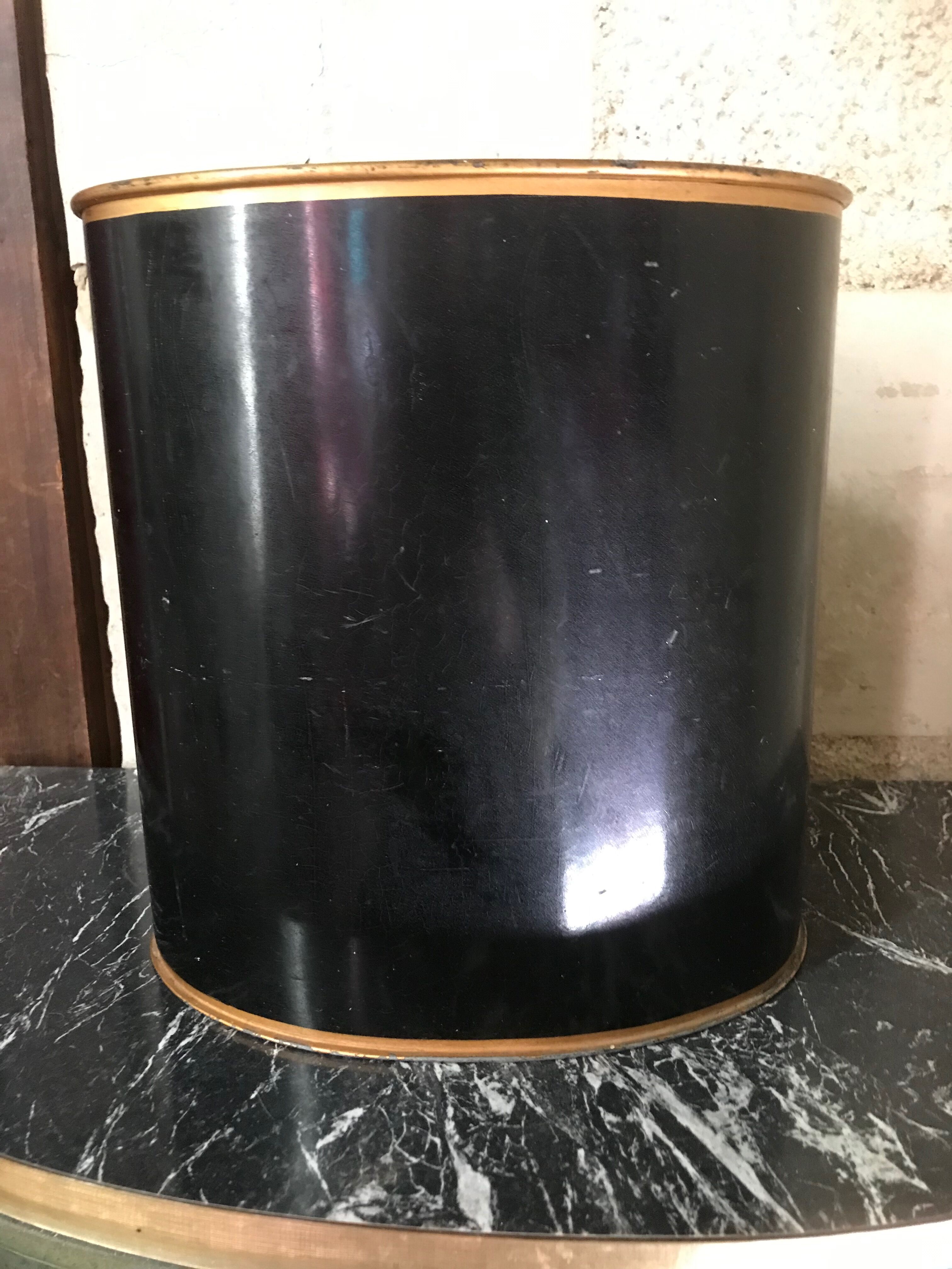 Painted sheet metal paper basket