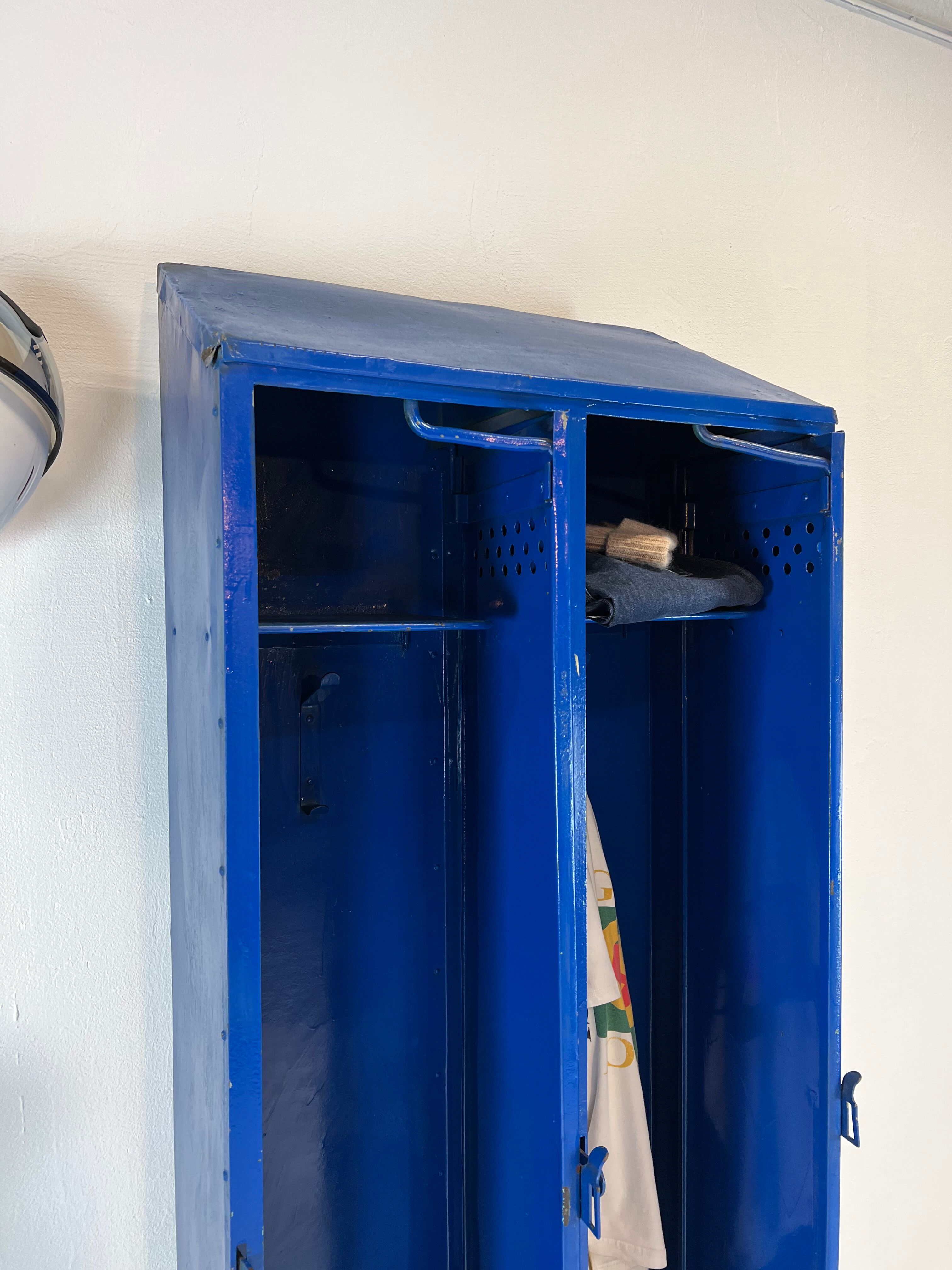 Metal locker with metal rivets