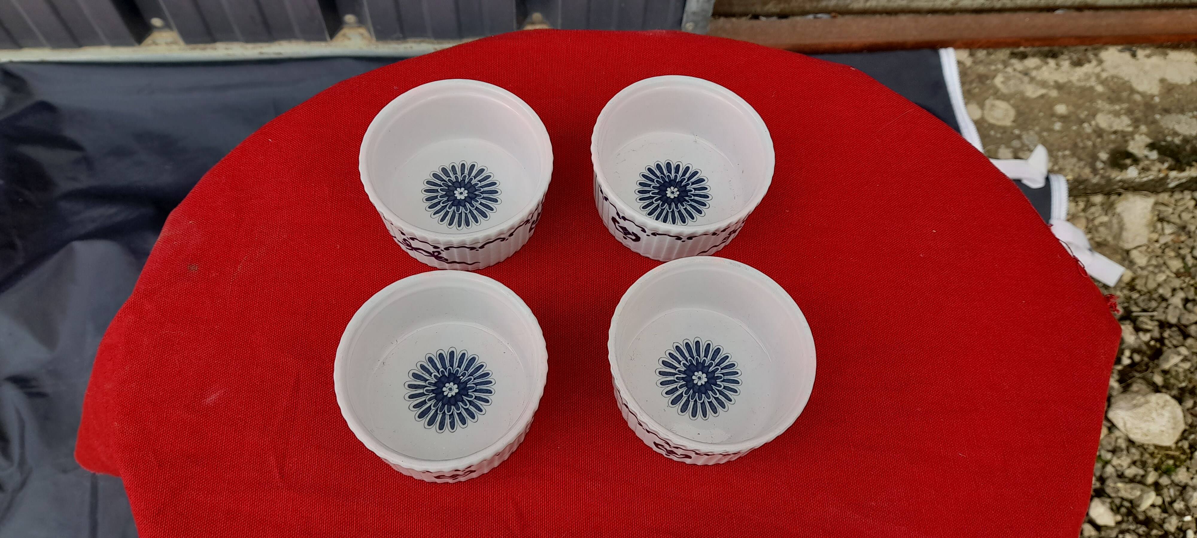 4 Paris porcelain ramekins with Ming blue decor, diameter 8 cm