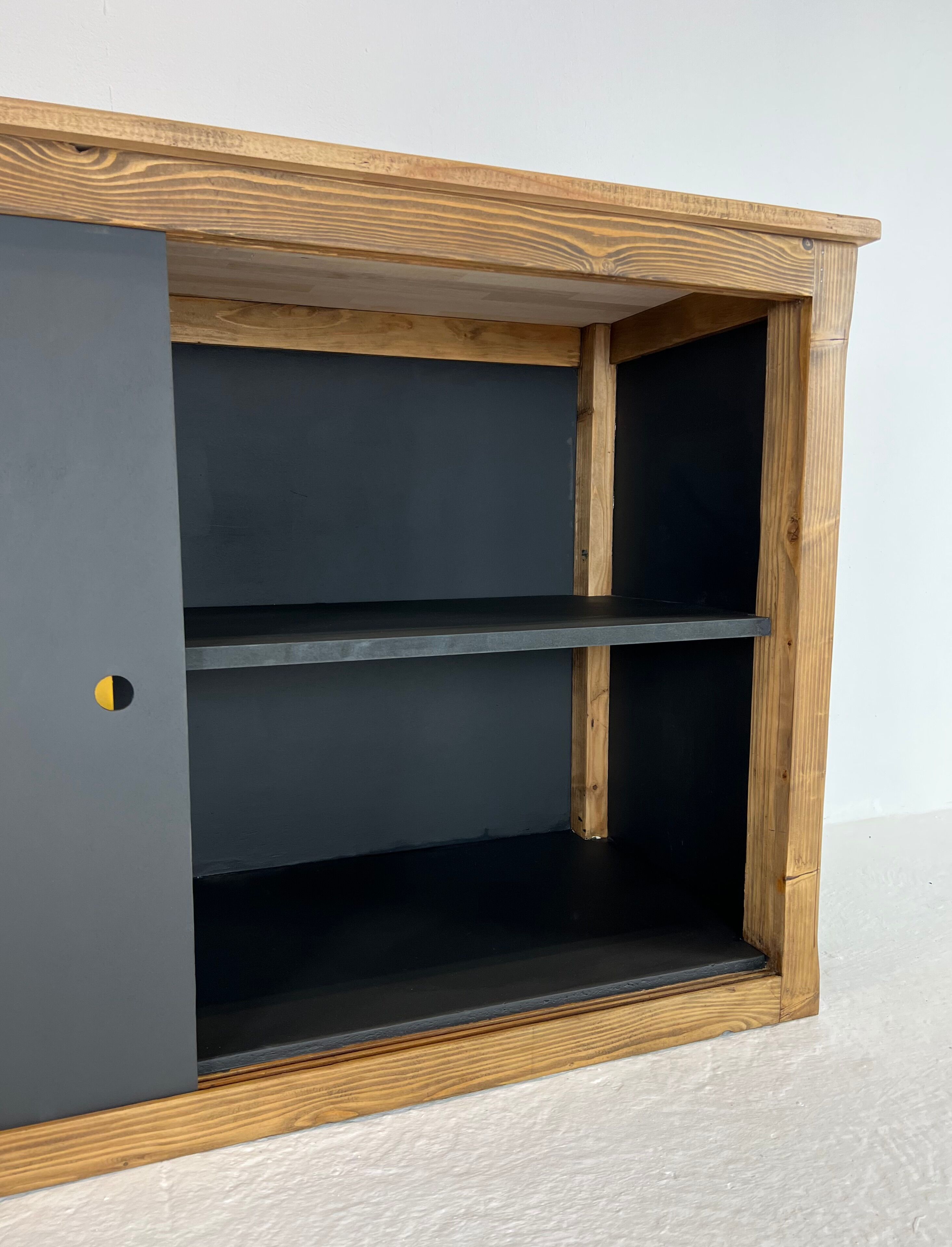 Yellow and black row with 2 sliding doors