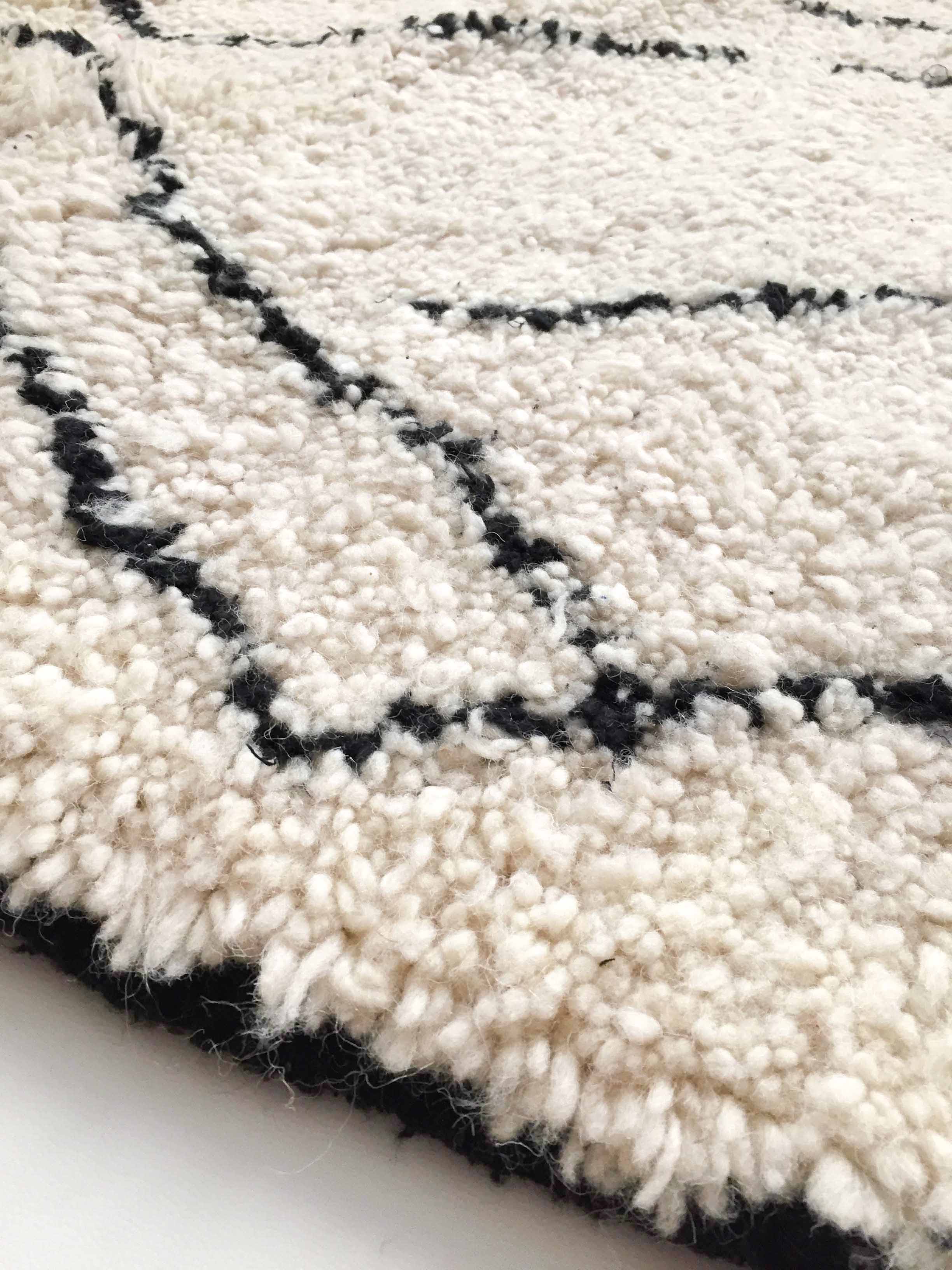 Berber rug Beni Ouarain with black graphic patterns 301x193cm