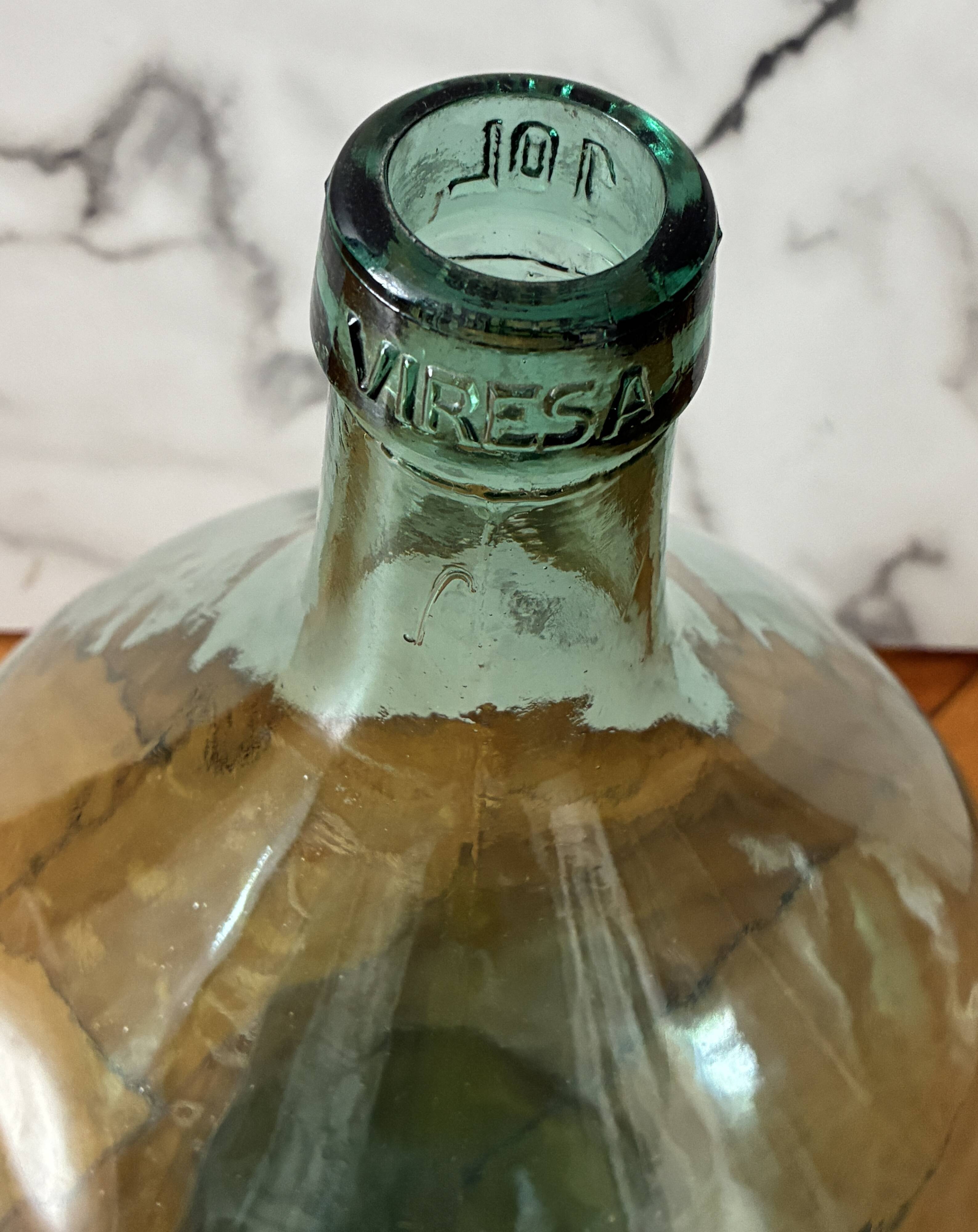 Give me 10 turquoise blue jeans.