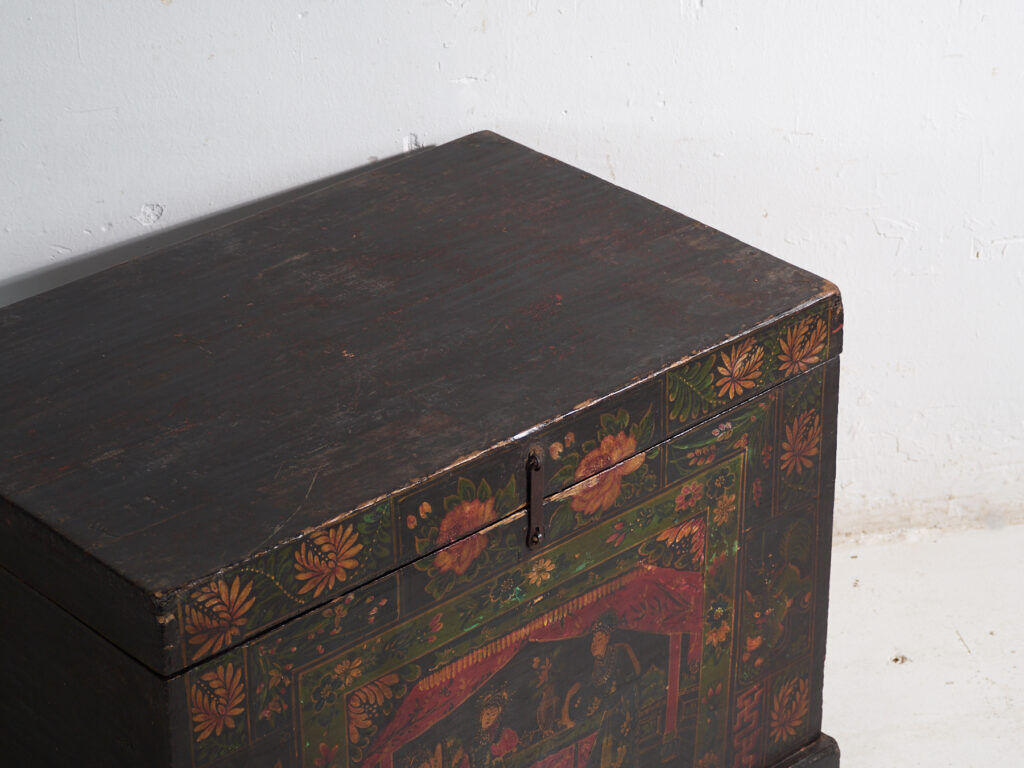 Antique chest painted in pine wood – China, around 1900