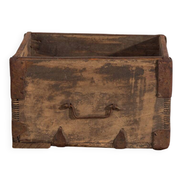 Panier chinois ancien en bois à cerclage de fer – Chine, vers 1900