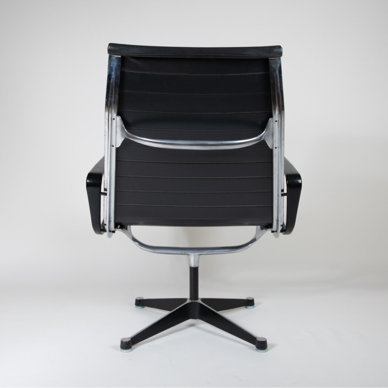 Fauteuil lounge Eames EA 116 « triple noir » très ancien par Herman Miller