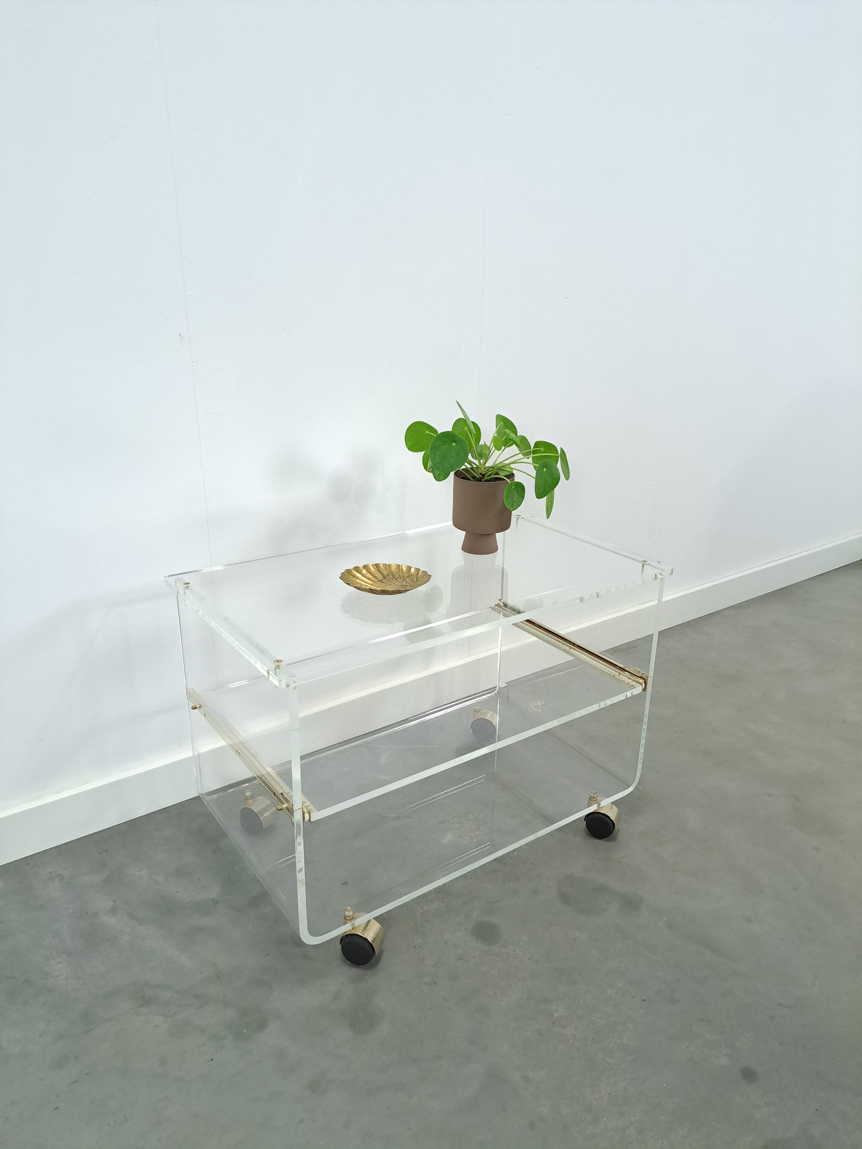 Space age plexiglas trolley met messing