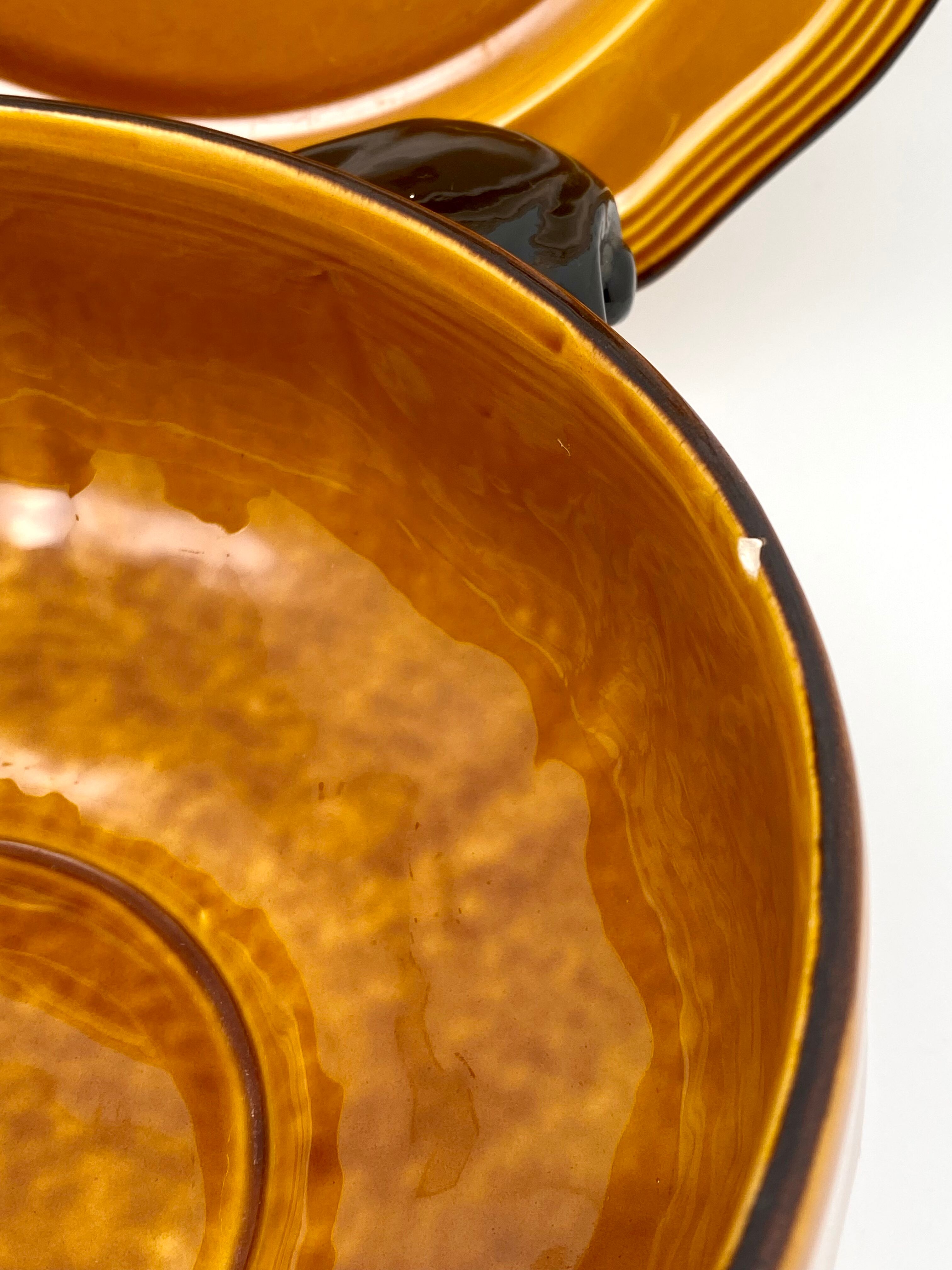 Soup tureen and its dish