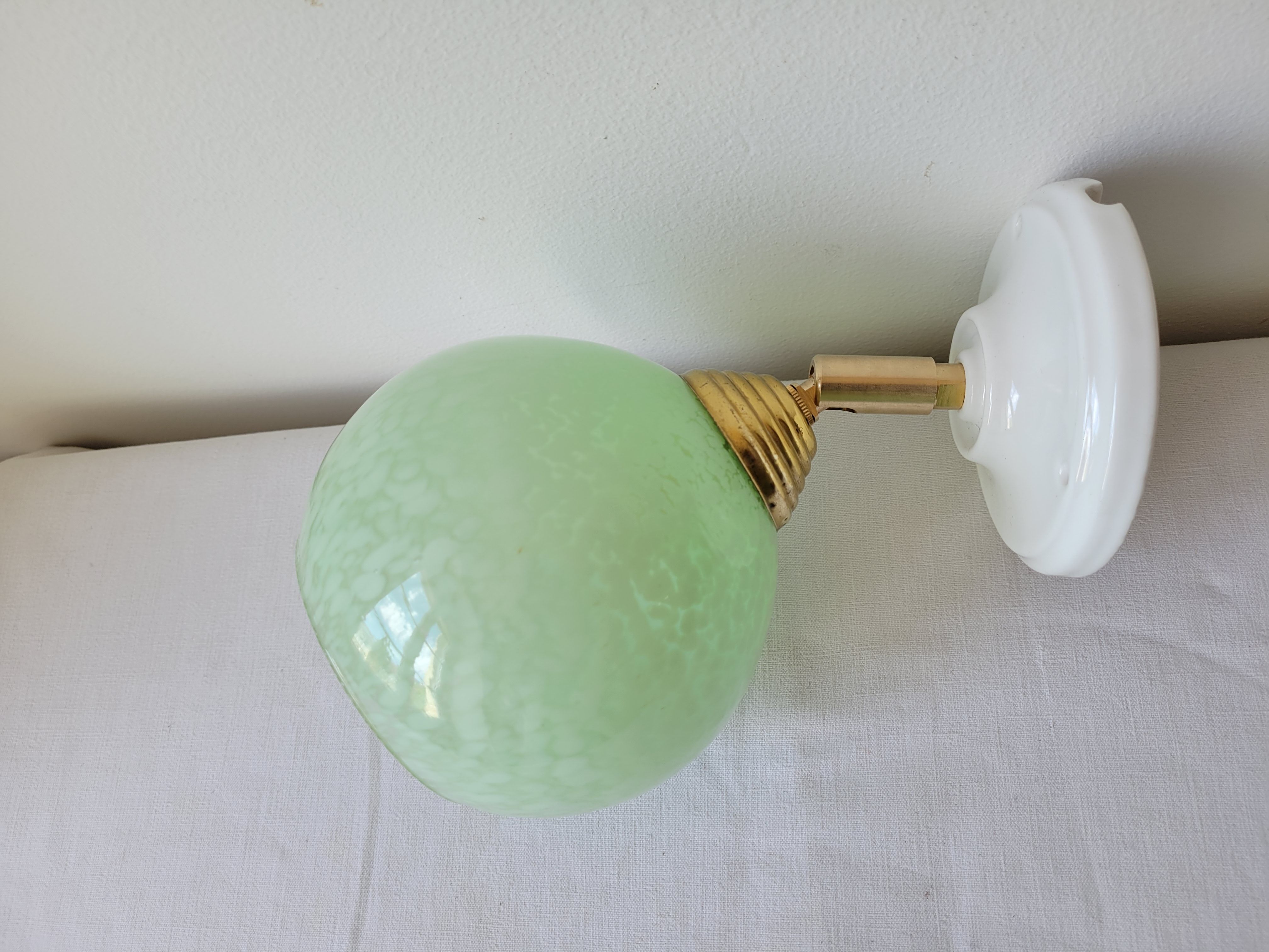 Wall lamp in Clichy glass and porcelain