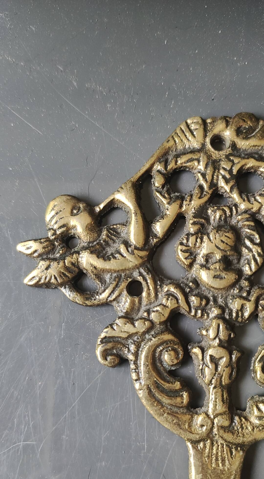 Putti musicians coat hook