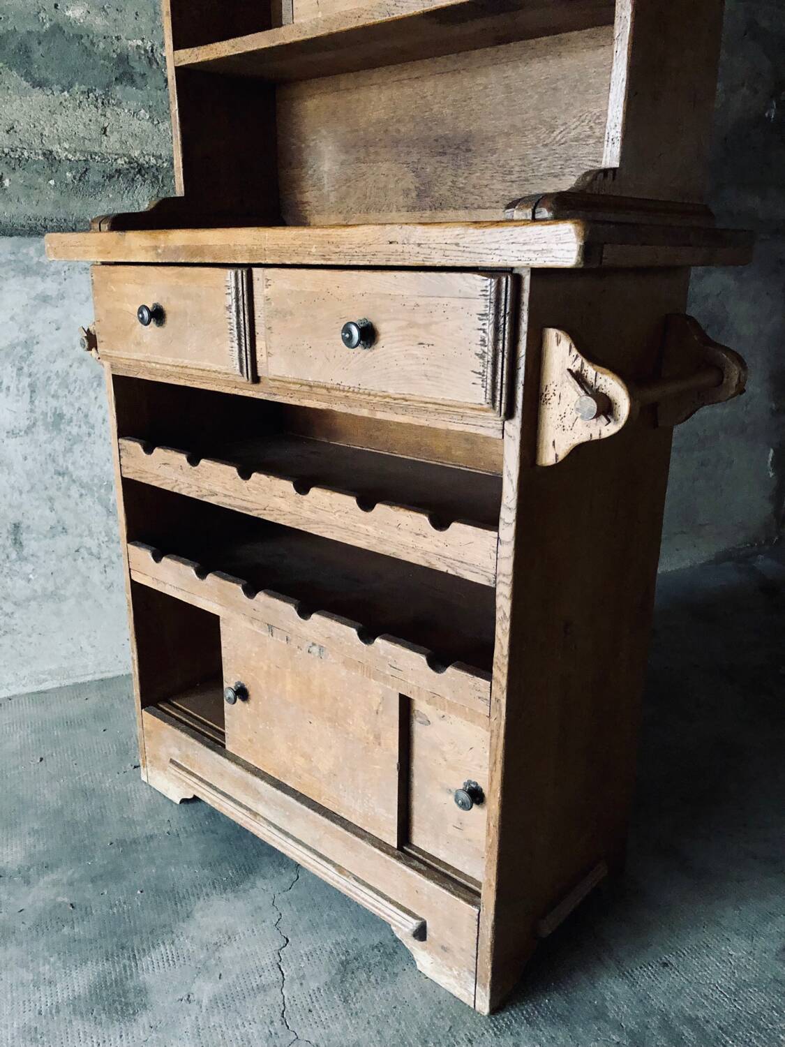 Bistro dresser cabinet