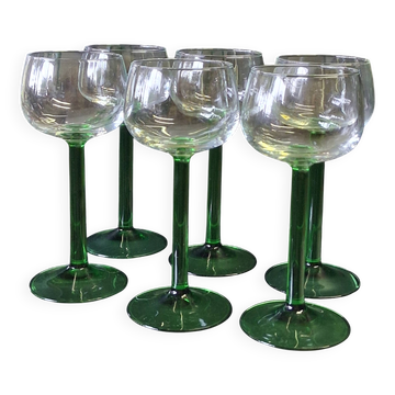 Lot de 6 verres à pied cavalier de chez Arcoroc en très bon état.