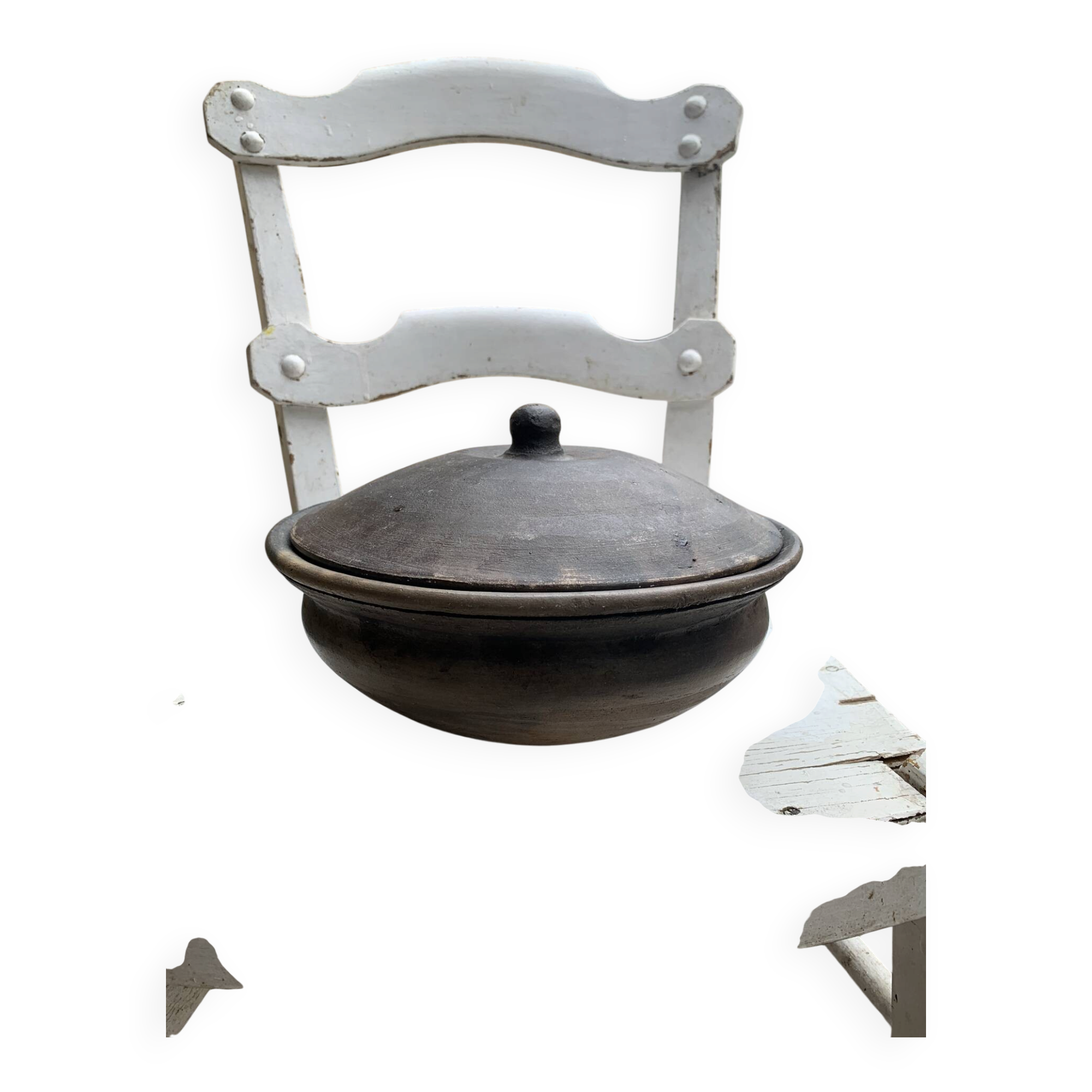 Black ceramic plate or fired in oxygen reduction.
