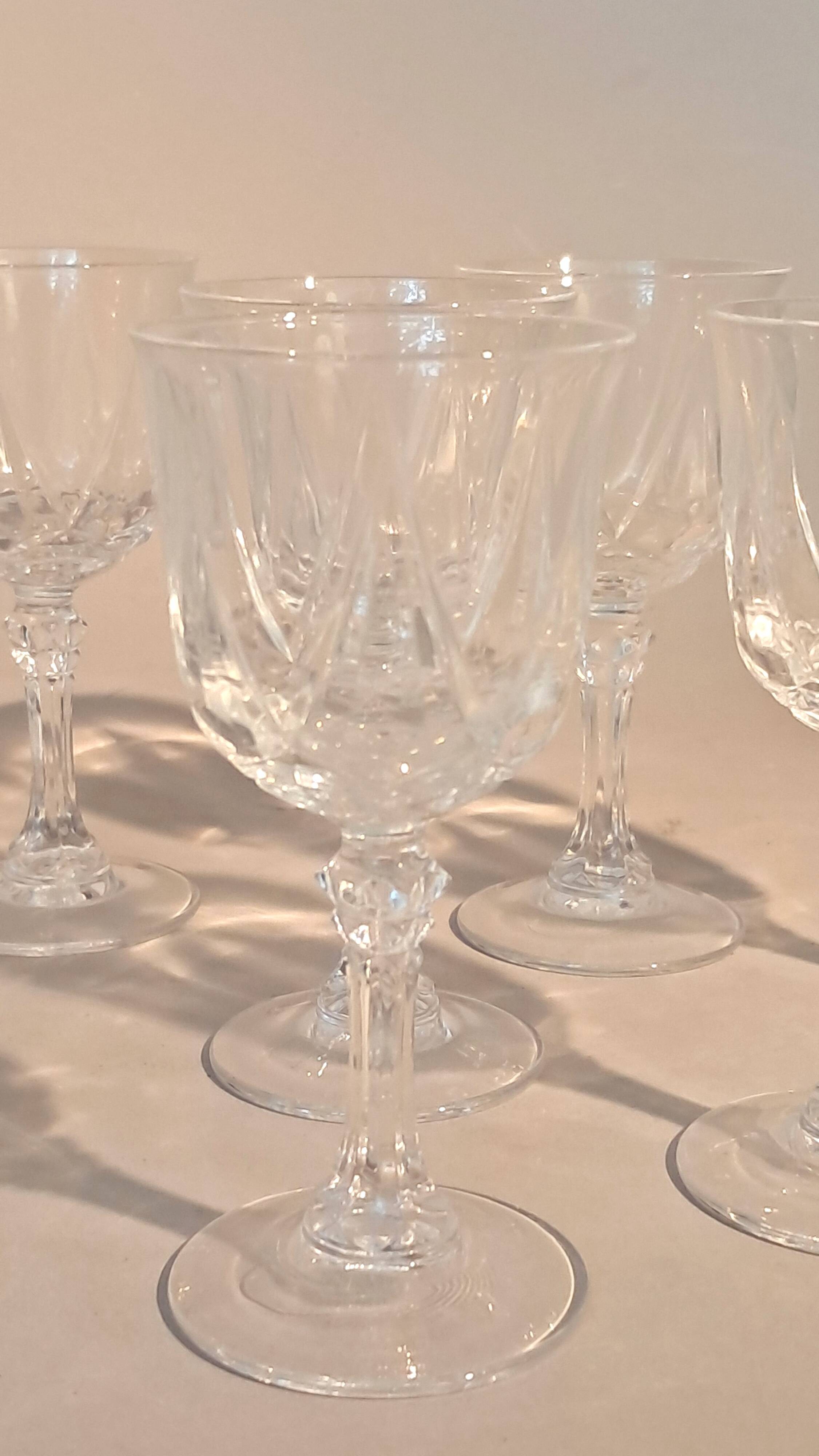 Set of 10 crystal liqueur glasses from Arques.