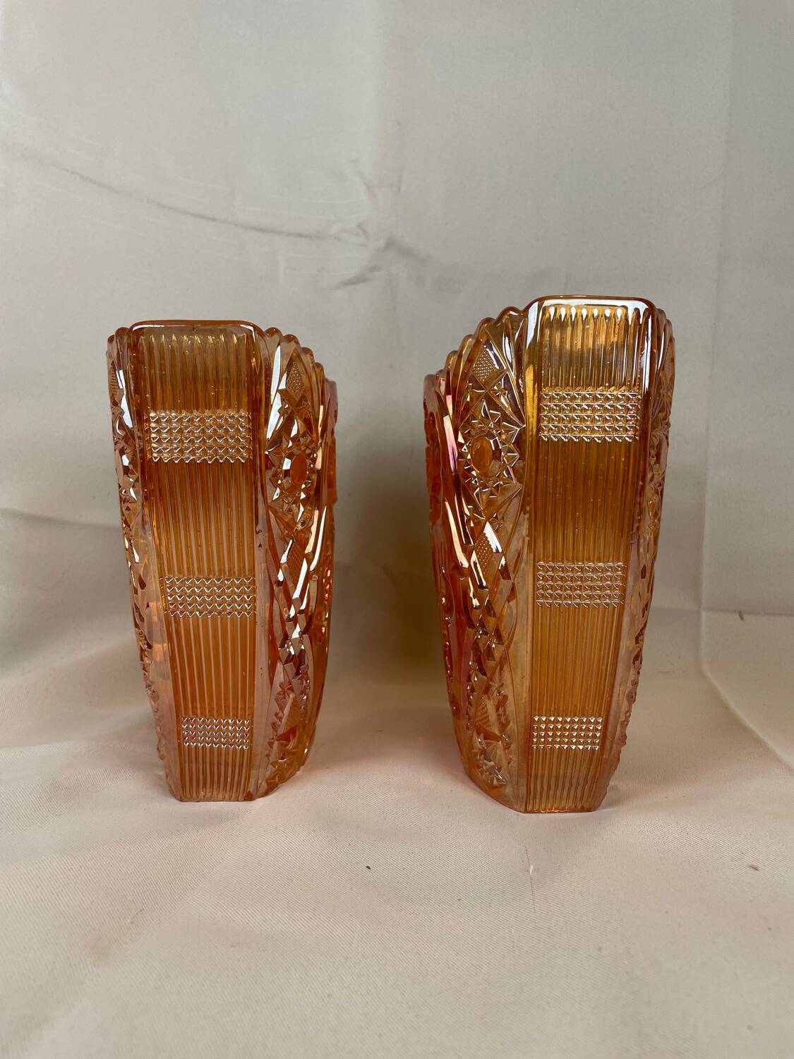 Pair of garden rose vases made of Brockwitz carnival glass, 1915