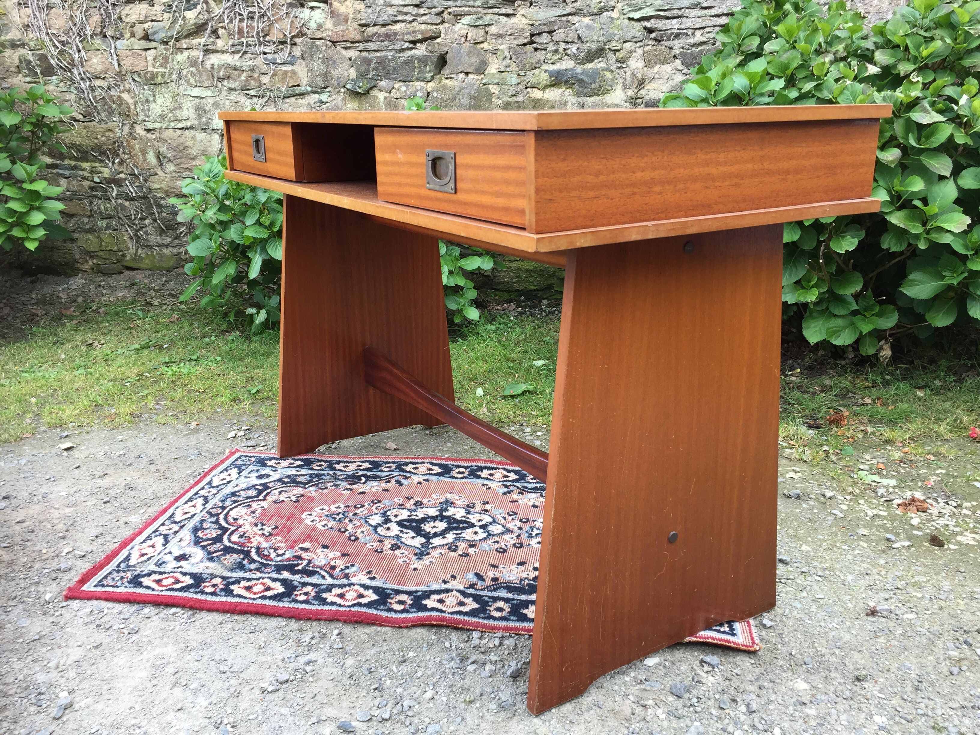 Bureau marine vintage en teck à 2 tiroirs