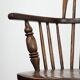 Ensemble ancien de 8 très belles chaises/fauteuils Windsor anglais, avec une belle palette de couleurs et une jolie patine.