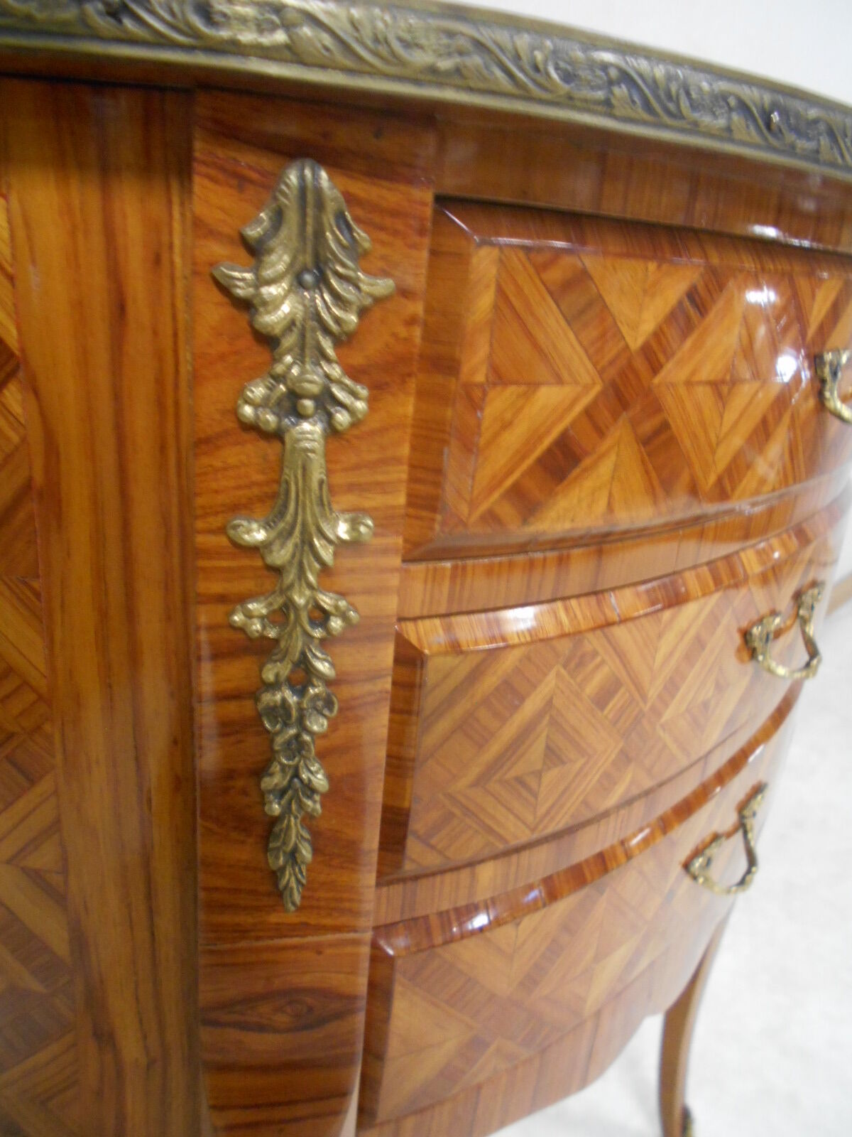 Half-moon dresser marqueted