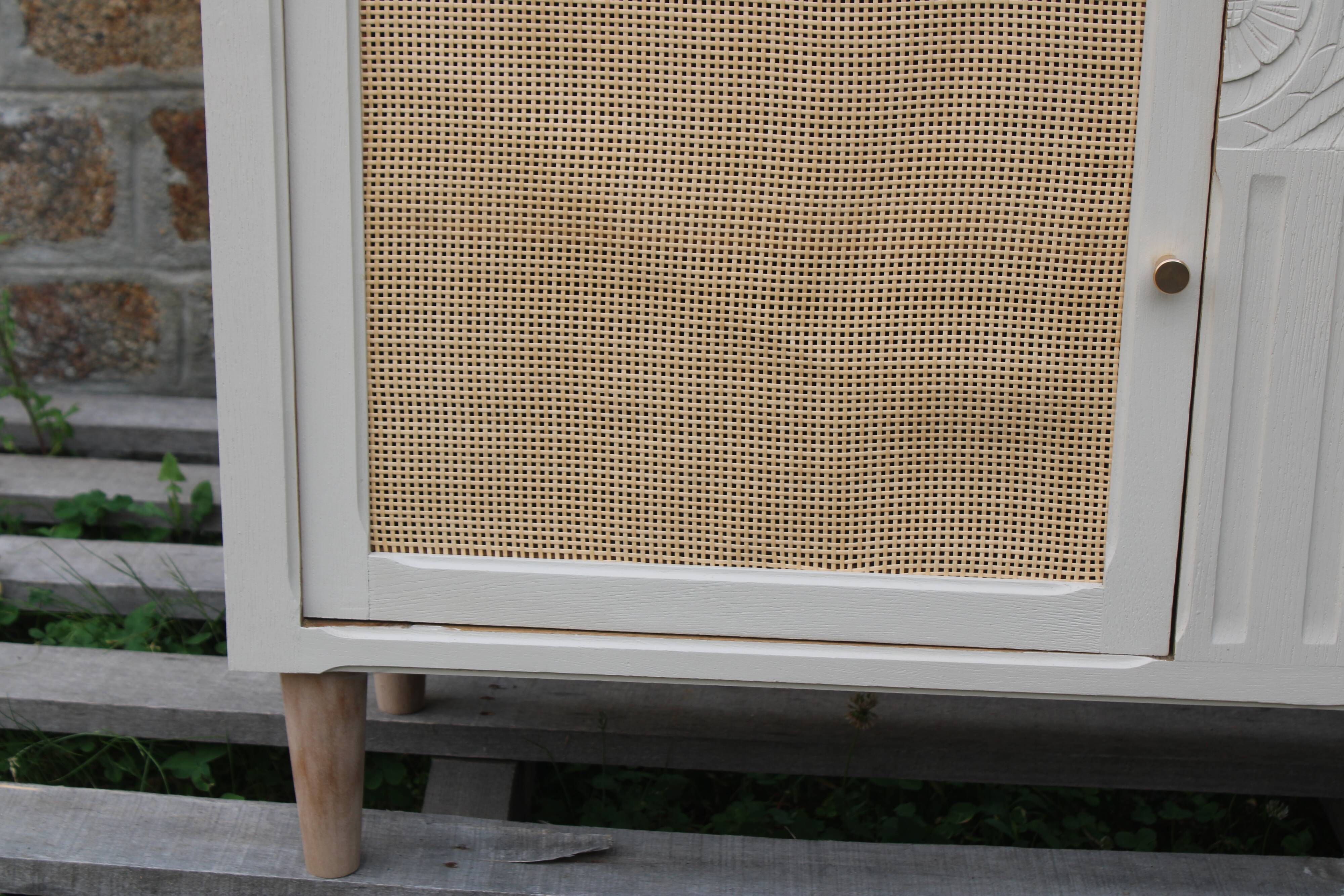 Buffet / enfilade vintage rénové blanc cassé & cannage