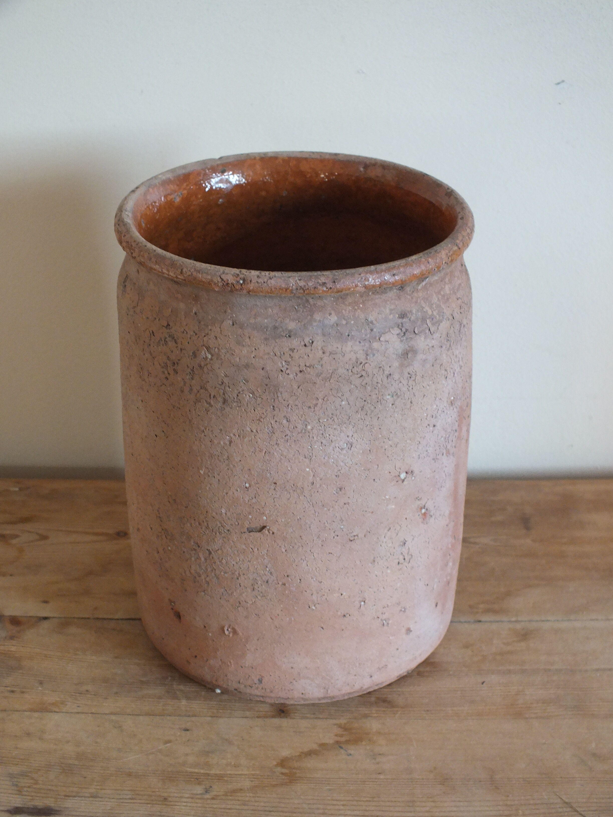 Ancien pot à graisse ou à miel en terre vernissée ocre