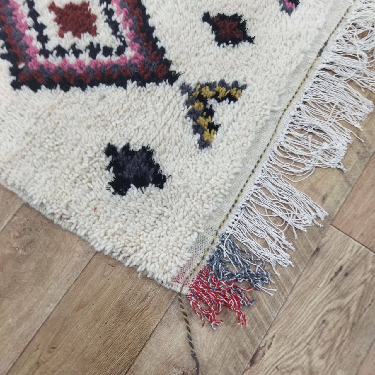 Azilal Berber rug in handmade wool 240 X 145 CM