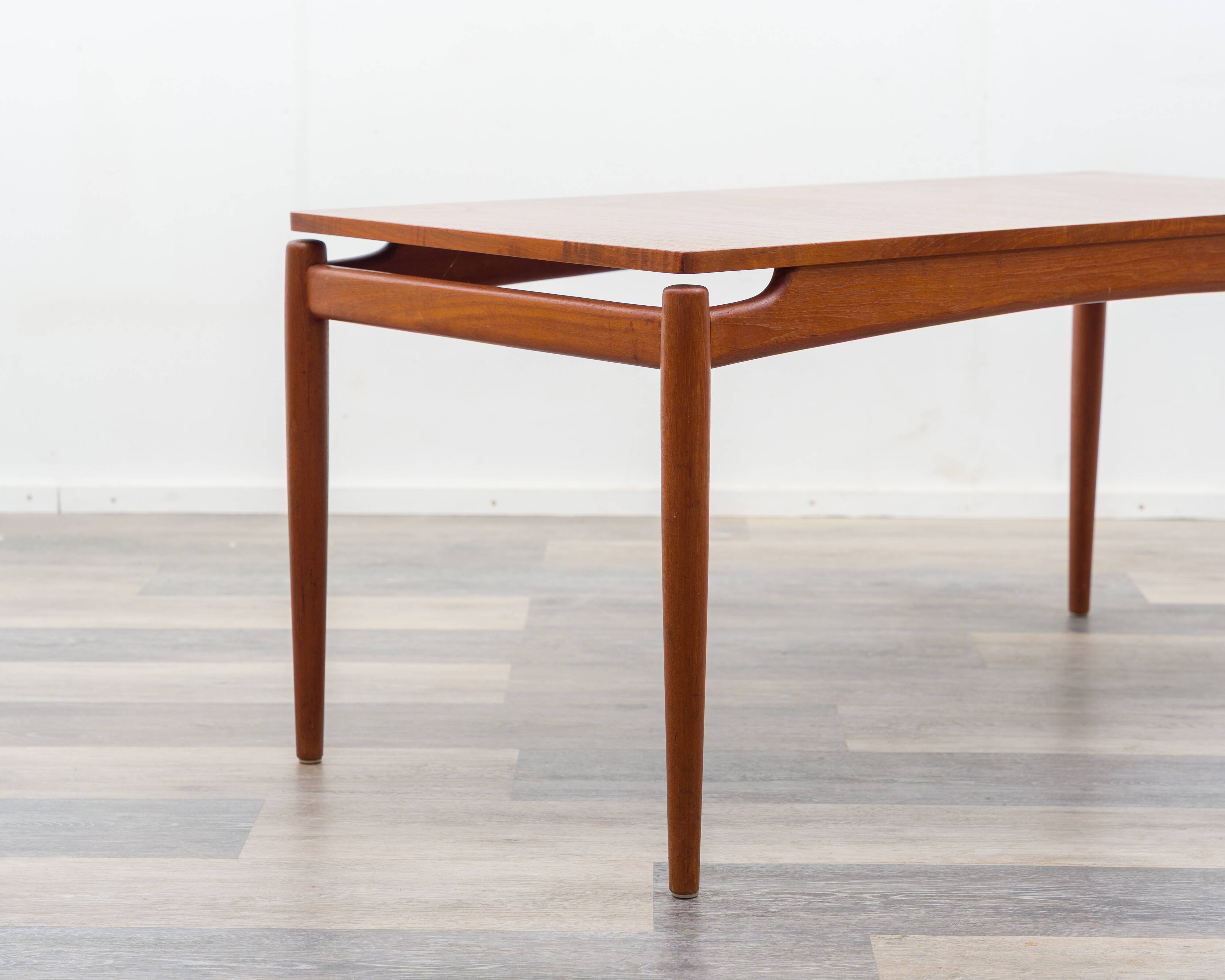 Large Scandinavian coffee table in teak from the 1960s.