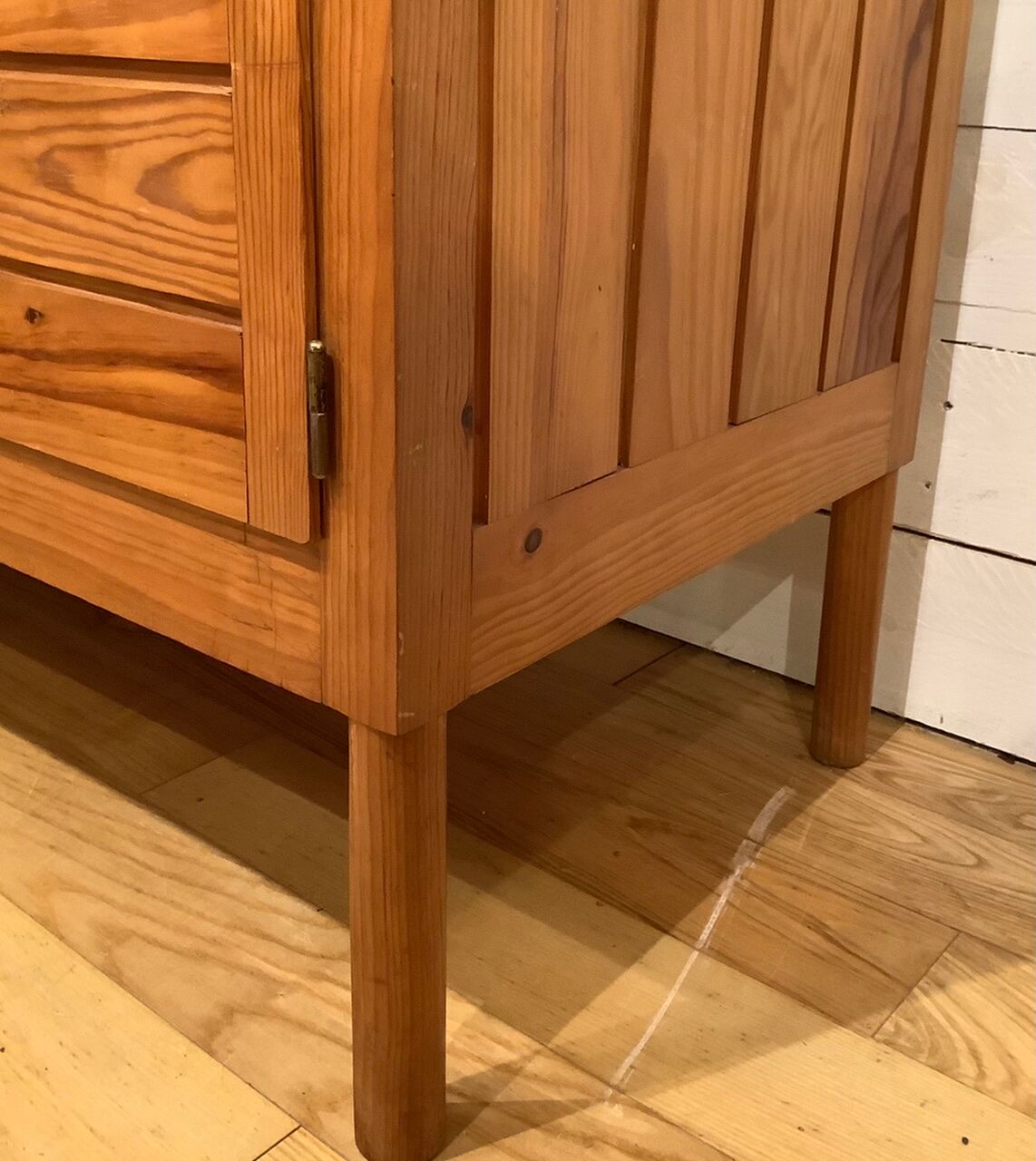 "Weekend" wardrobe in pine of the Landes by Pierre Gautier Delaye for Vergnères, France 1956