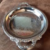 Set of 2 metal dishes