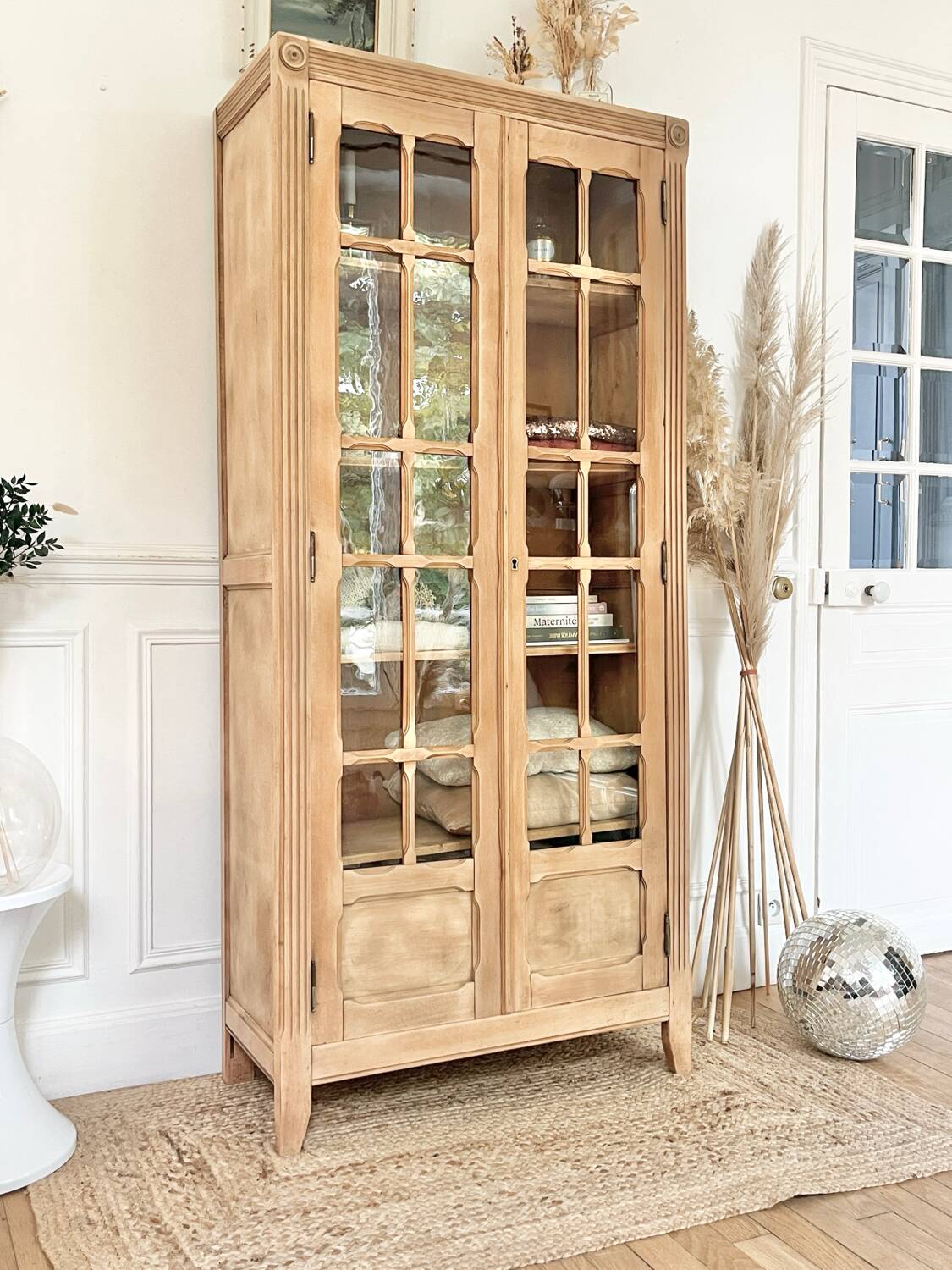Armoire vitrée parisienne