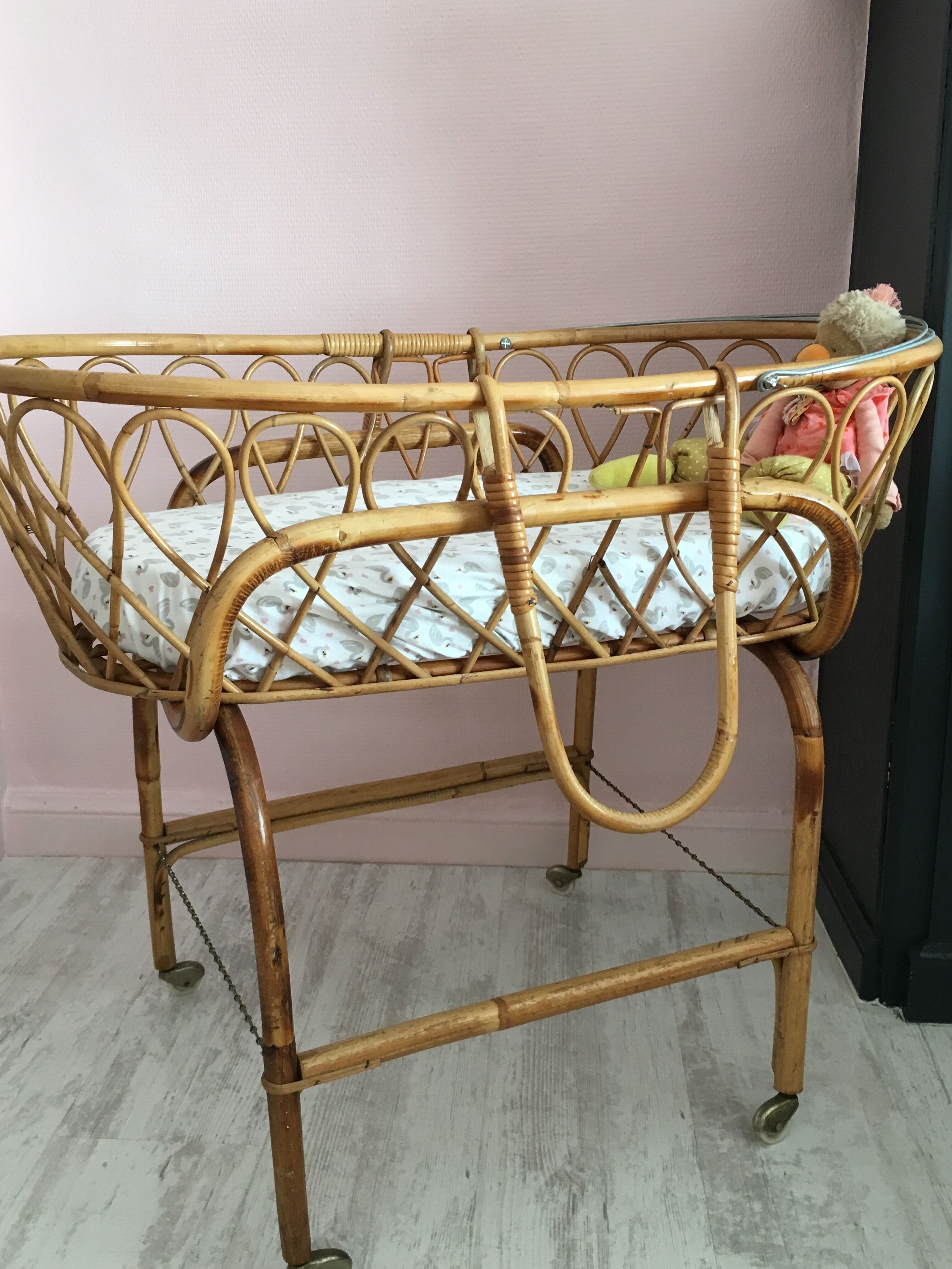 Rattan cradle on foot
