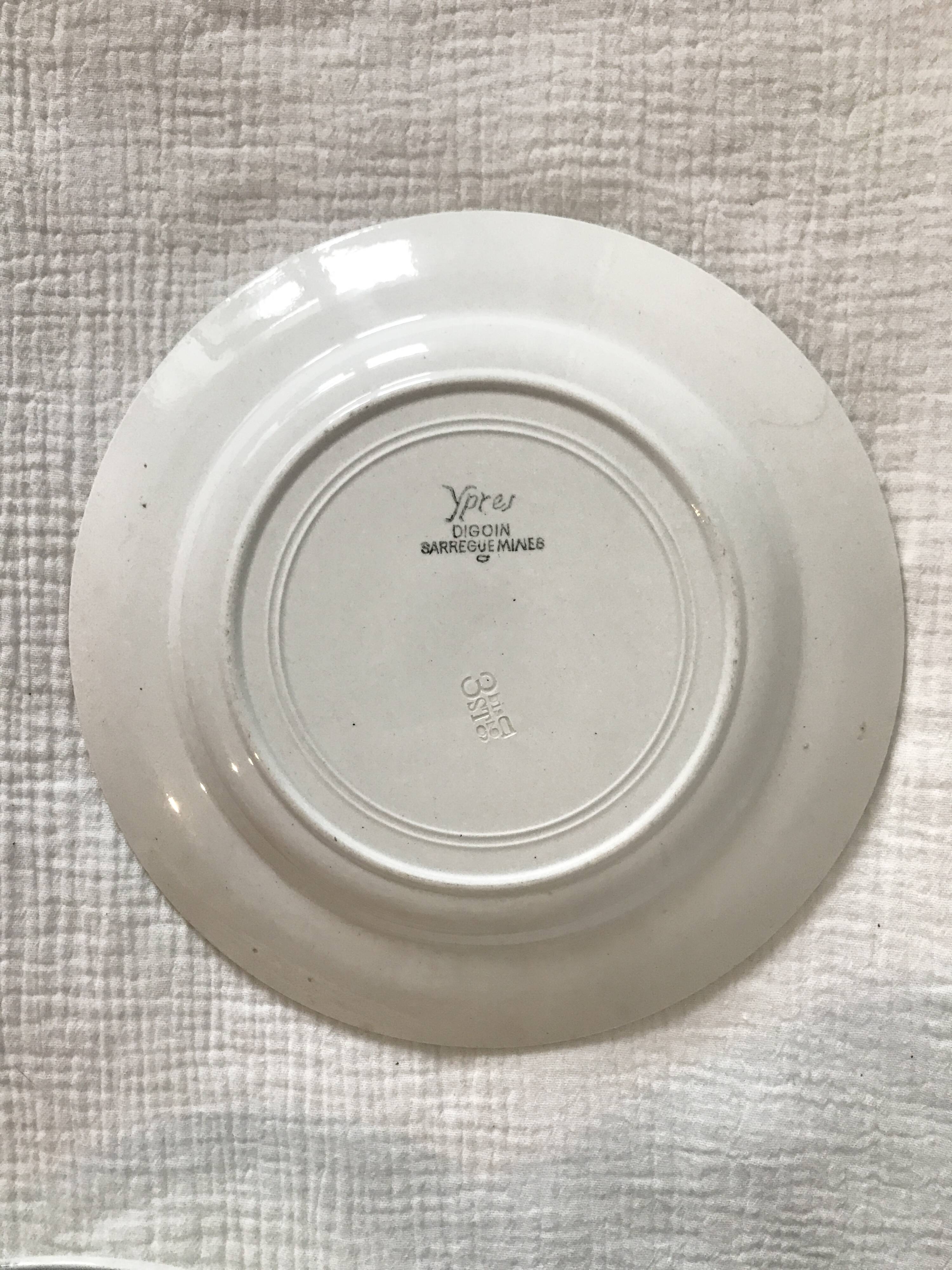 Set of 4 Terre de Fer Digoin-Sarreguemines flat plates, Ypres model