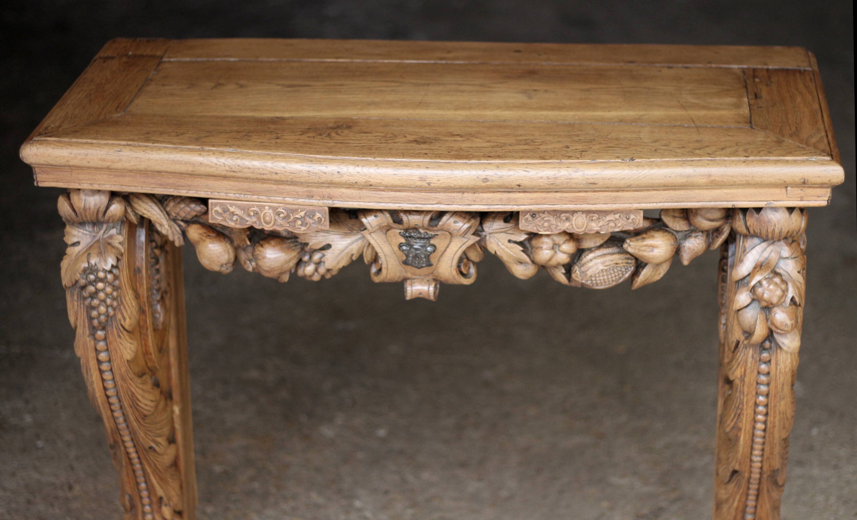 Exceptionnelle console desserte en chêne (18eme). Magnifique travail