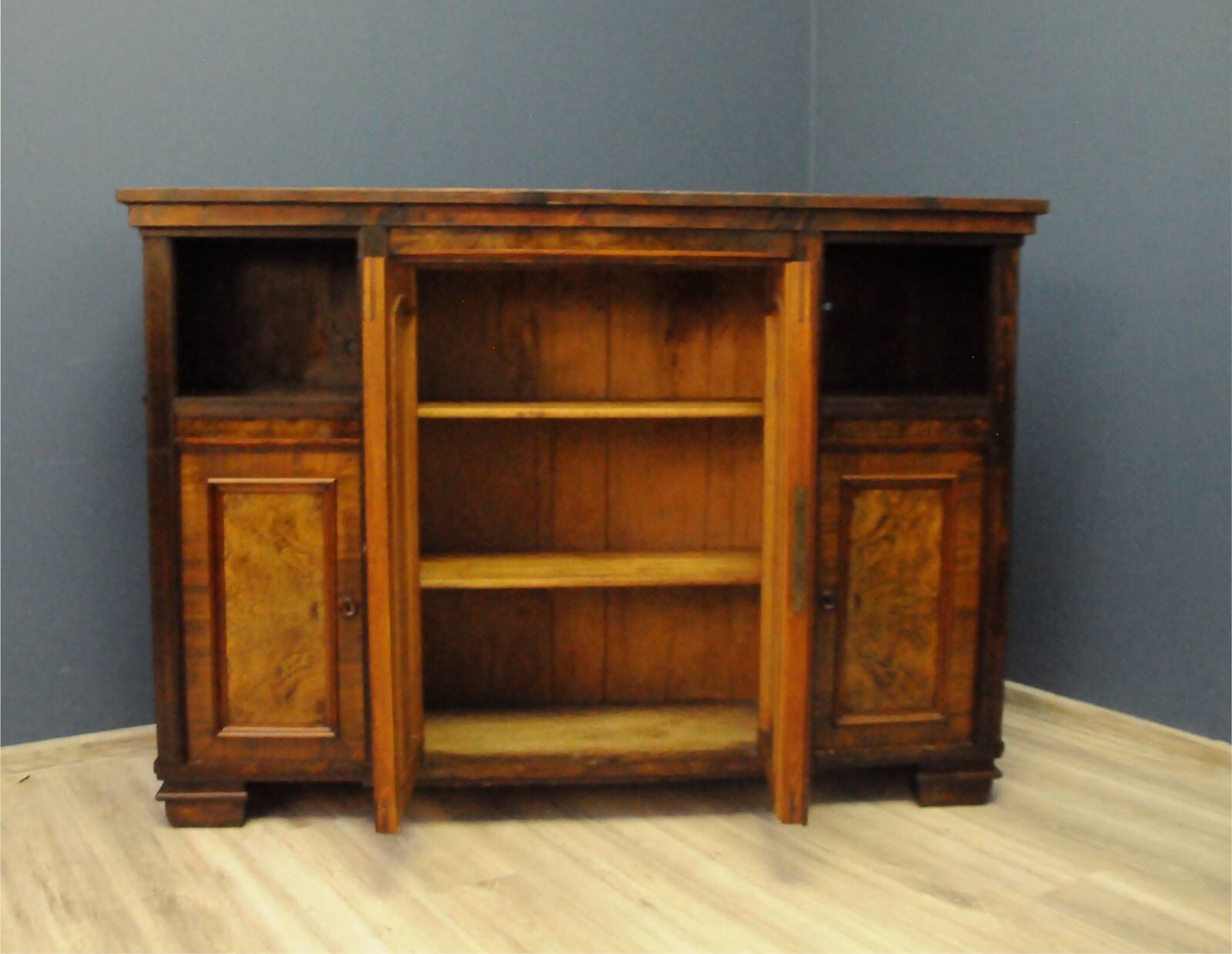 Impressionnante commode scandinave des années 1920