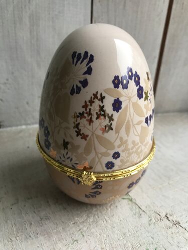 Boîte en porcelaine forme œuf