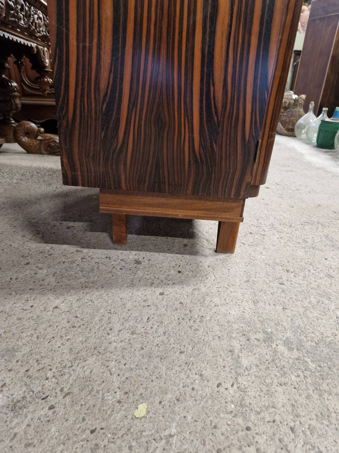 Art Deco shop window