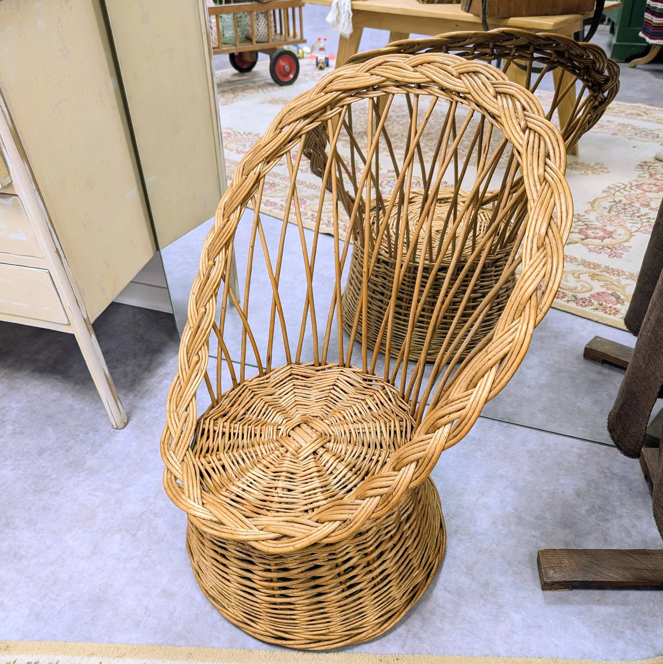 Fauteuil vintage enfant en osier tressé