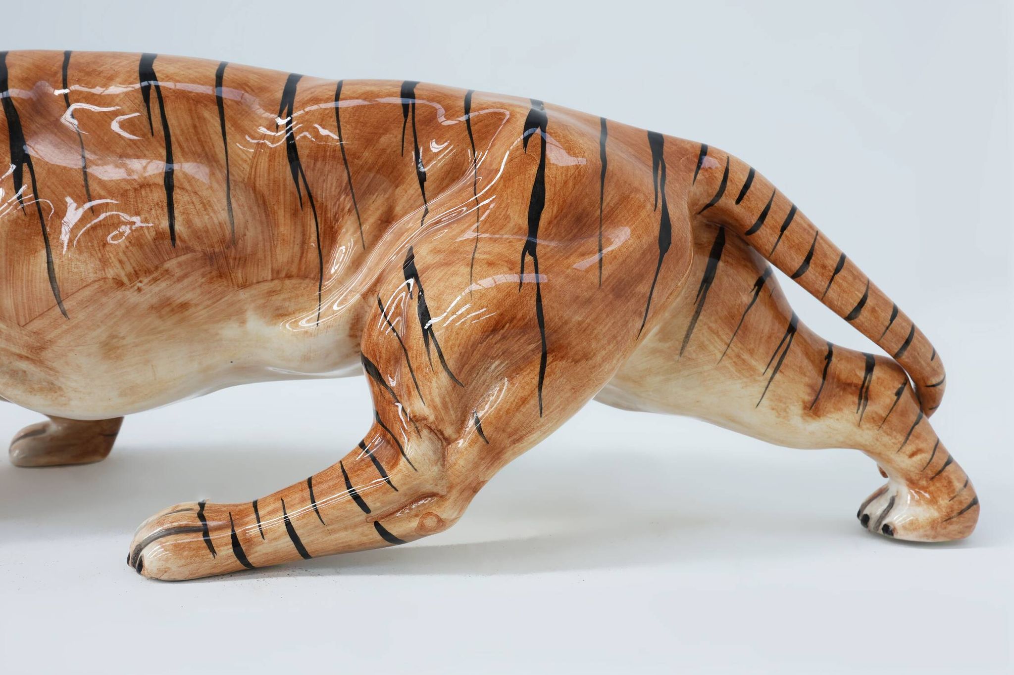 Italian Hollywood Regency Ceramic handpainted Tiger Sculpture, ca. 1950