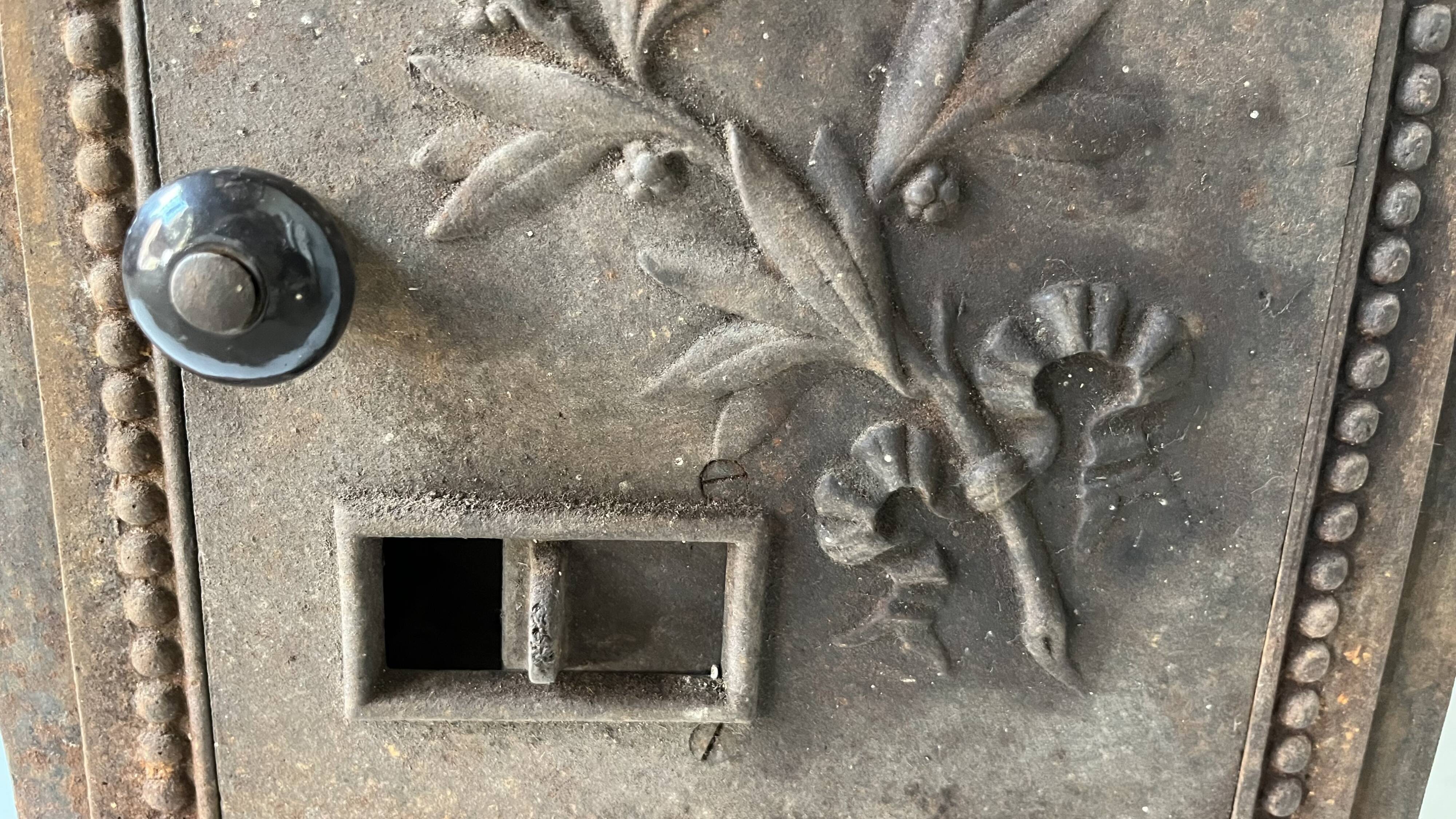 Mirus old enameled cast iron wood stove