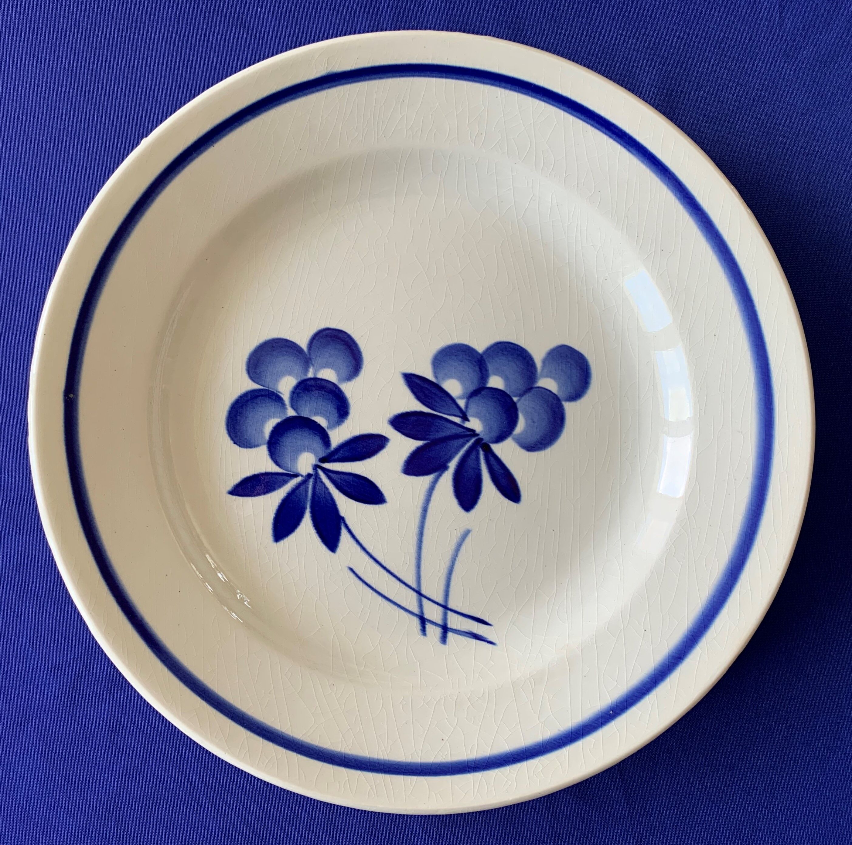 7 flat antique plates in Gien earthenware