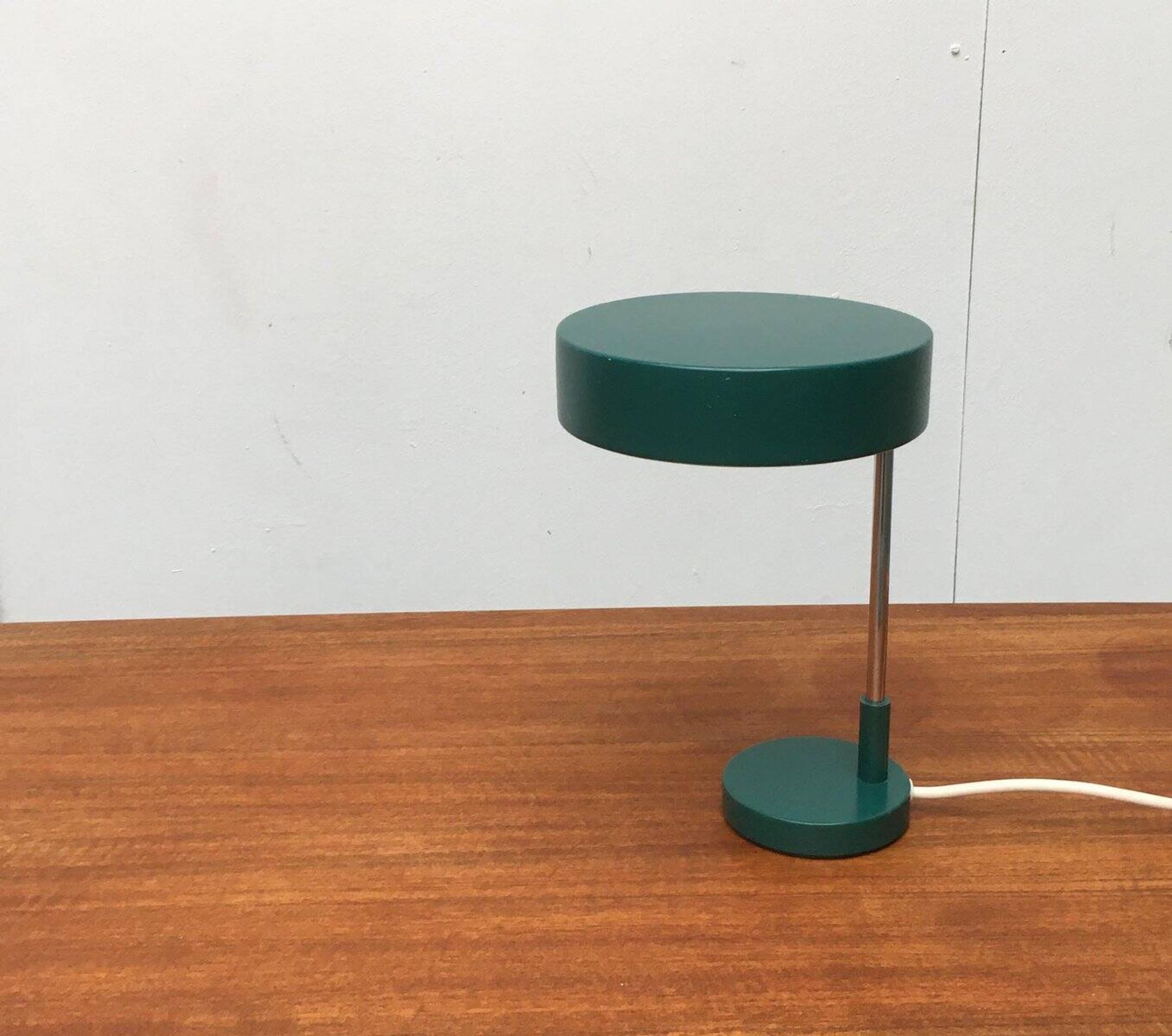 Lampe de table allemande 6890 de milieu de siècle de Kaiser Idell / Kaiser Leuchten