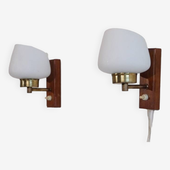 Scandinavian wall lamp in teak and opaline 1960