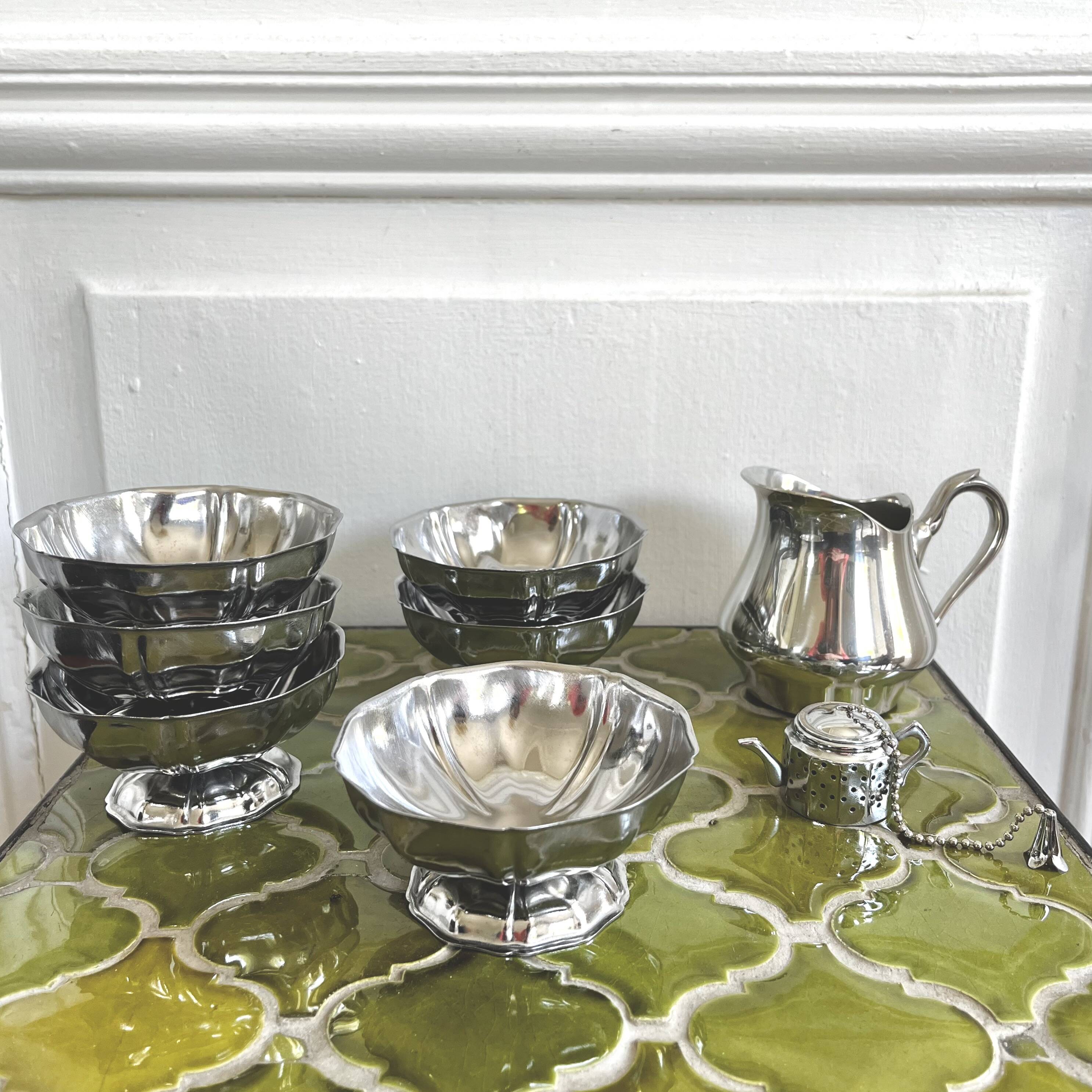 6 stainless steel bowls 1970